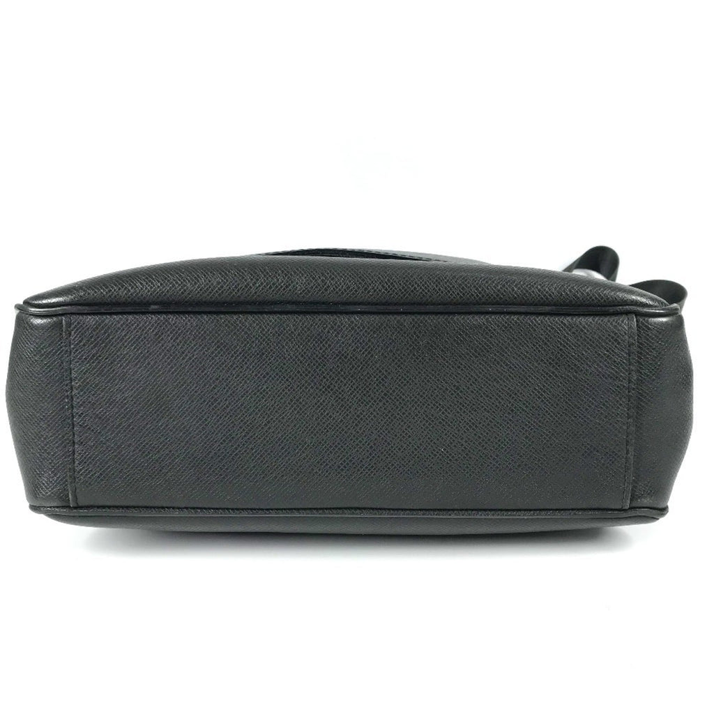 Louis Vuitton Ardoise Black Taiga Leather Leather Messenger Bag Shoulder Bag