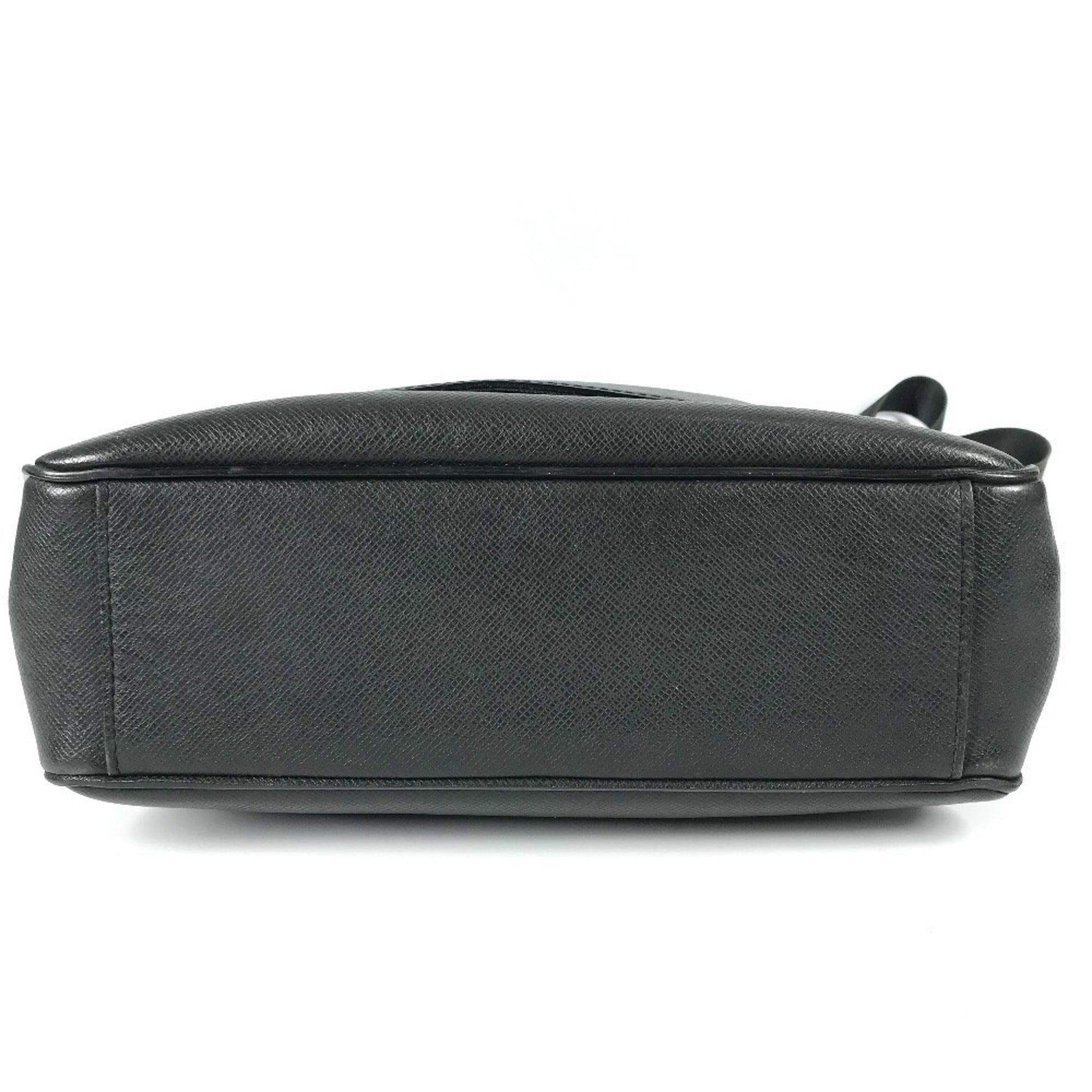 Louis Vuitton Ardoise Black Taiga Leather Leather Messenger Bag Shoulder Bag