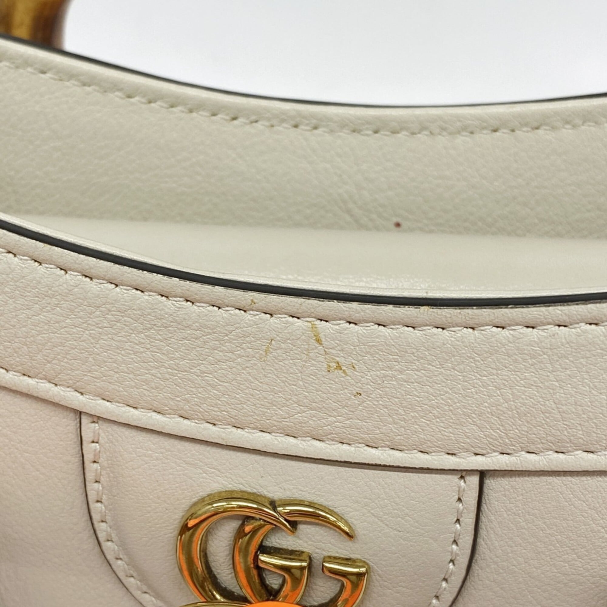 Gucci Ivory Leather Handbag (Pre-Owned)