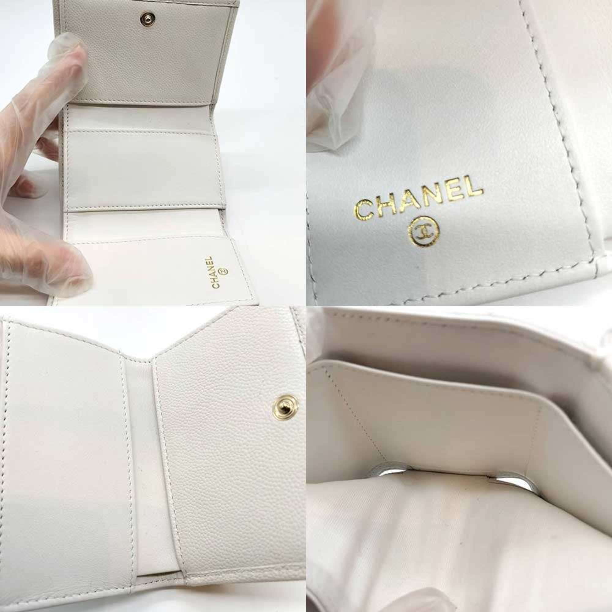 Chanel White Grained Calfskin Wallet (Tri-Fold)