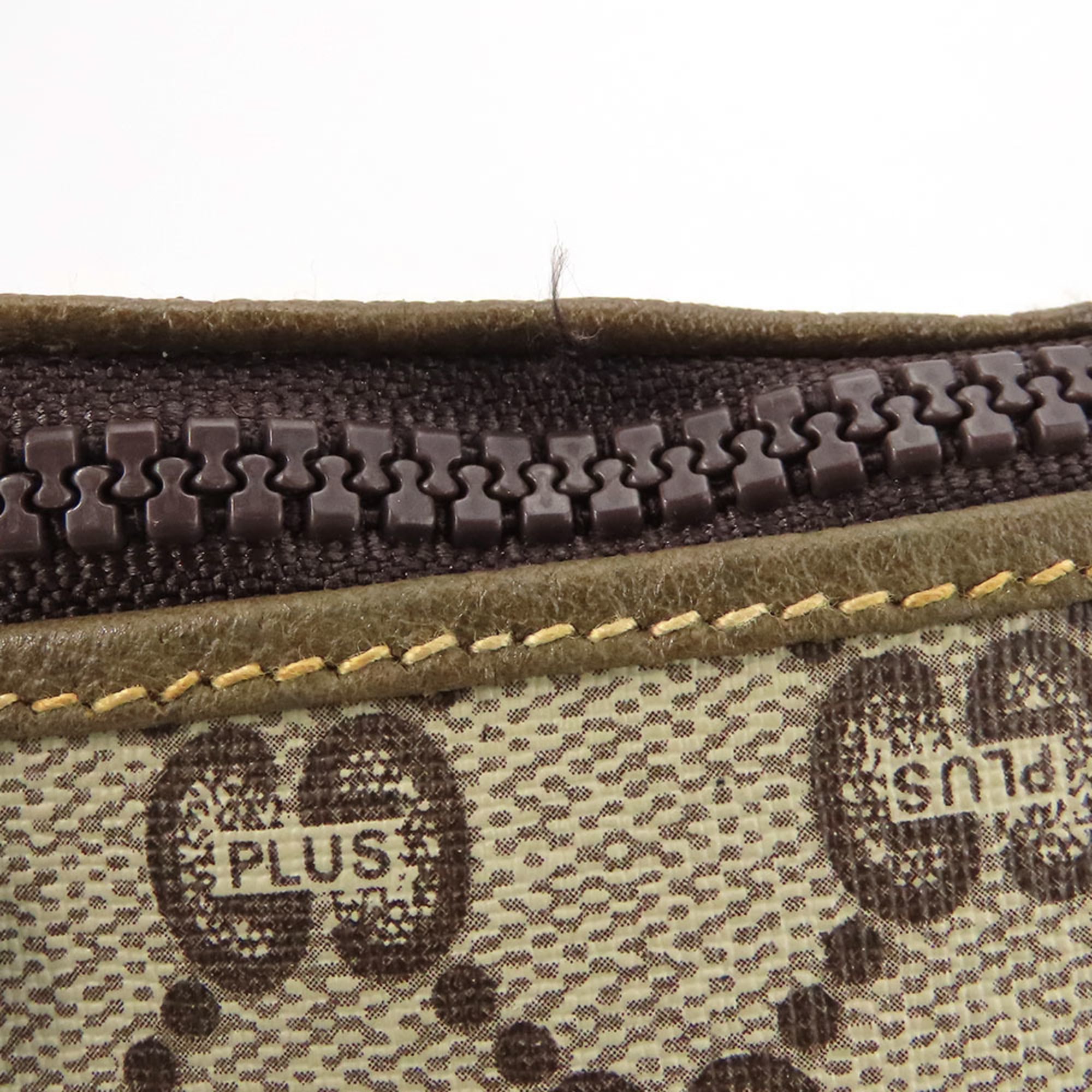 Gucci Beige Gg Plus Clutch Bag Pouch (Pre-Owned)