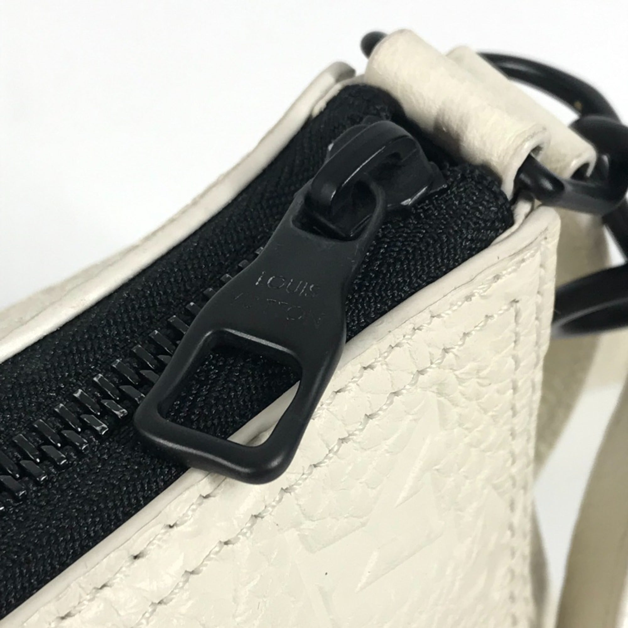 Louis Vuitton Monogram Empreinte White Leather Clutch Bag Pochette Shoulder Bag
