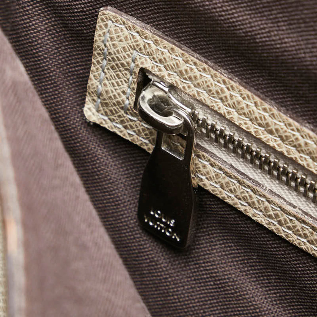 Louis Vuitton Taiga Beige Polaire Taiga Leather Shoulder Bag