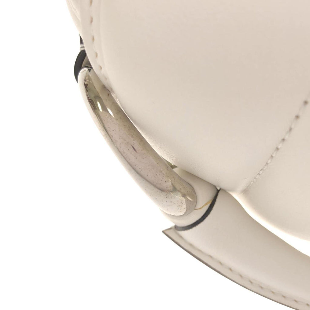 Gucci White Quilting Leather Shoulder Bag (Pre-Owned)