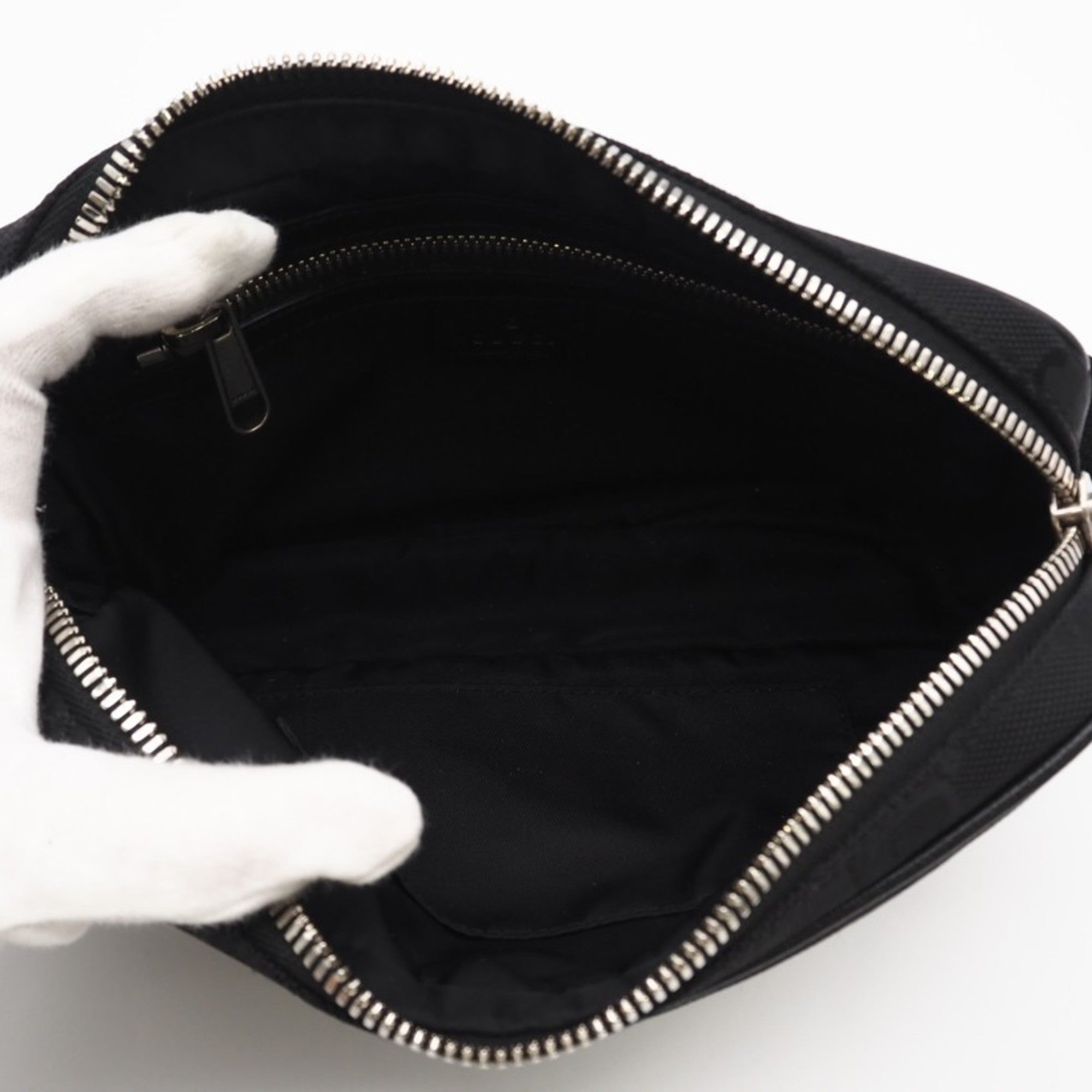 Gucci Black Nylon Leather Sling Bag (Pre-Owned)