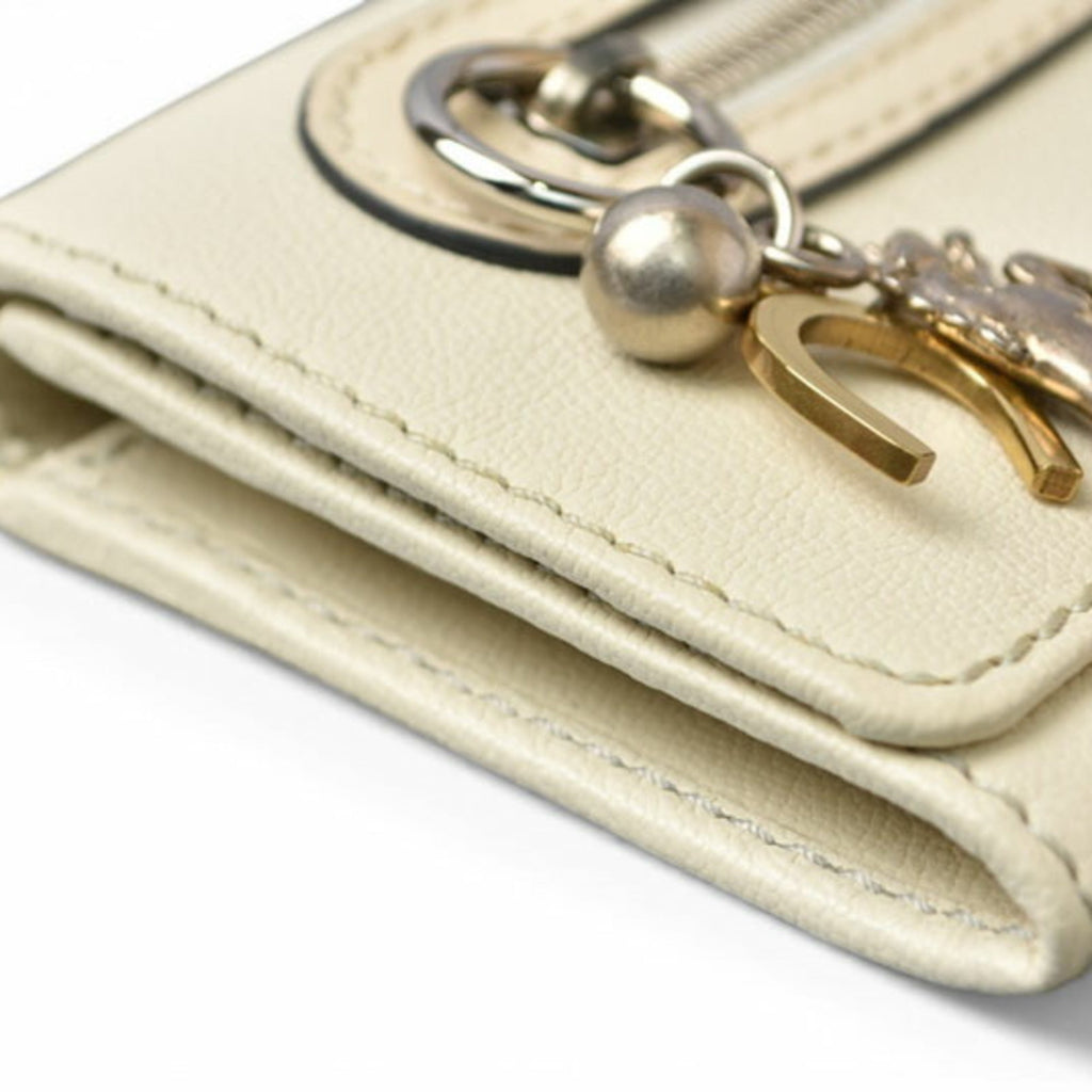 Chloé Off-White Leather Long Wallet (Bi-Fold) (Pre-Owned)
