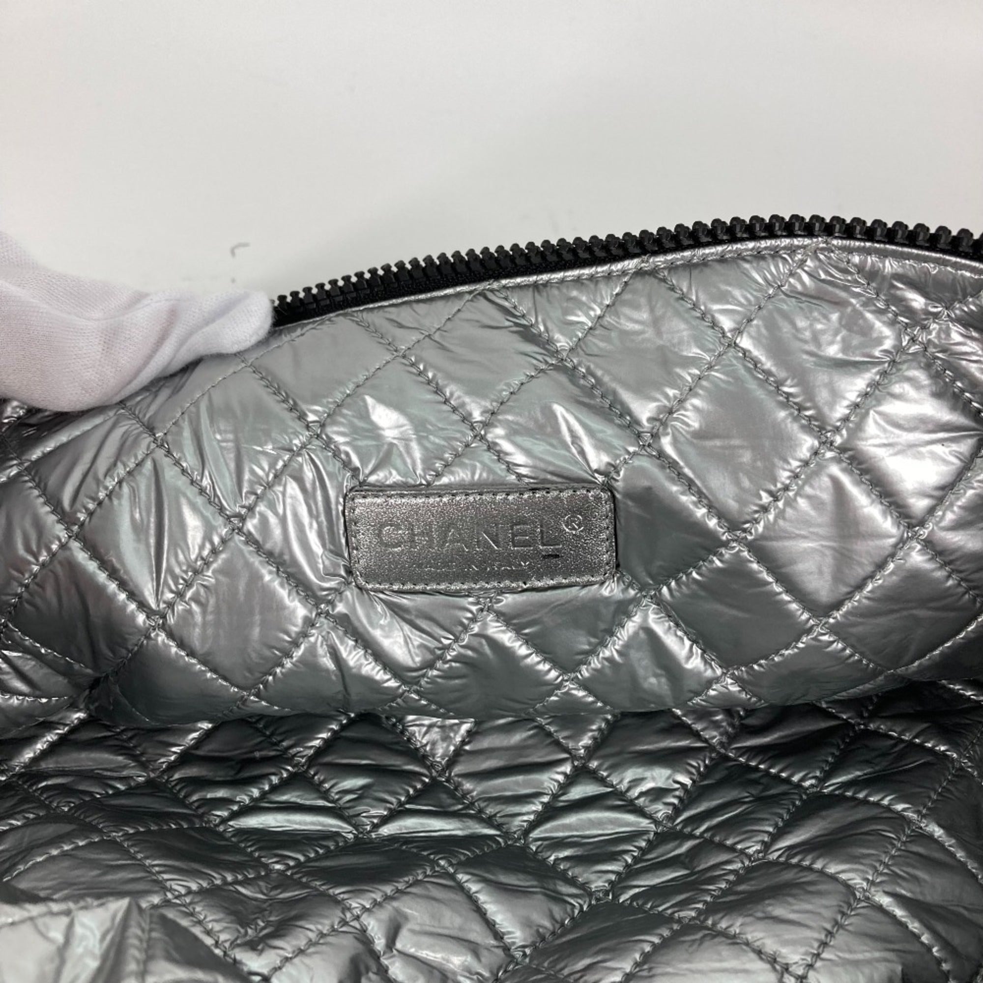 Chanel White Cloth Shoulder Bag