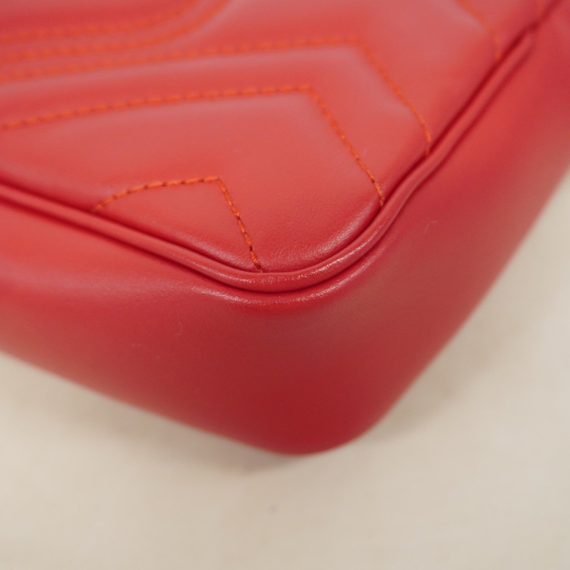 Gucci Red Color Leather Shoulder Bag (Pre-Owned)