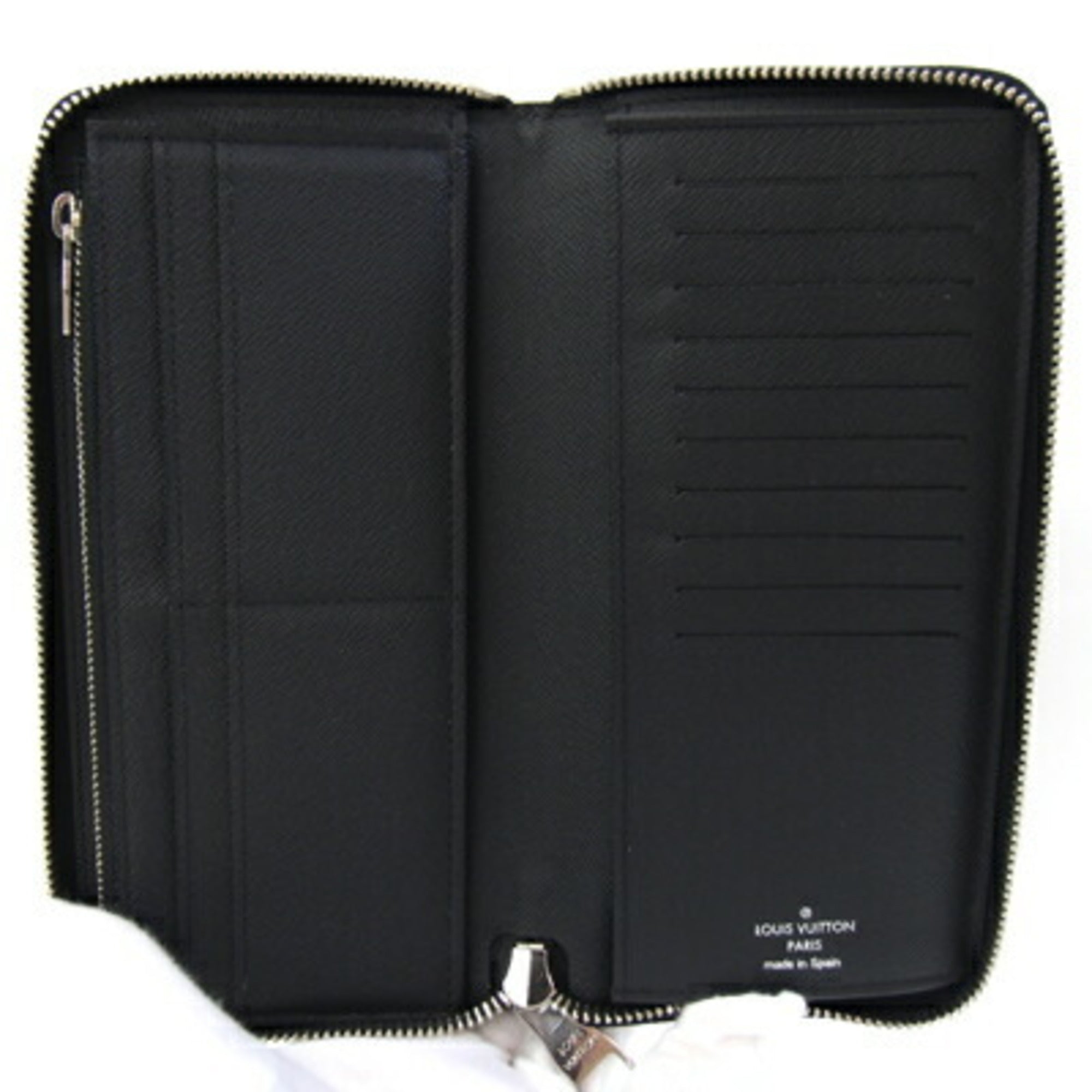 Louis Vuitton Black Noir Taiga Leather Leather Long Wallet