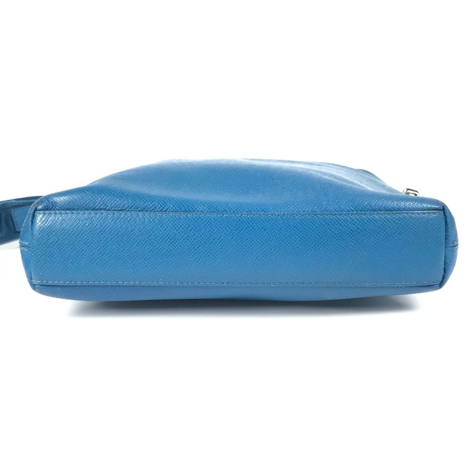 Louis Vuitton Blue Taiga Leather Messenger Bag Shoulder Bag