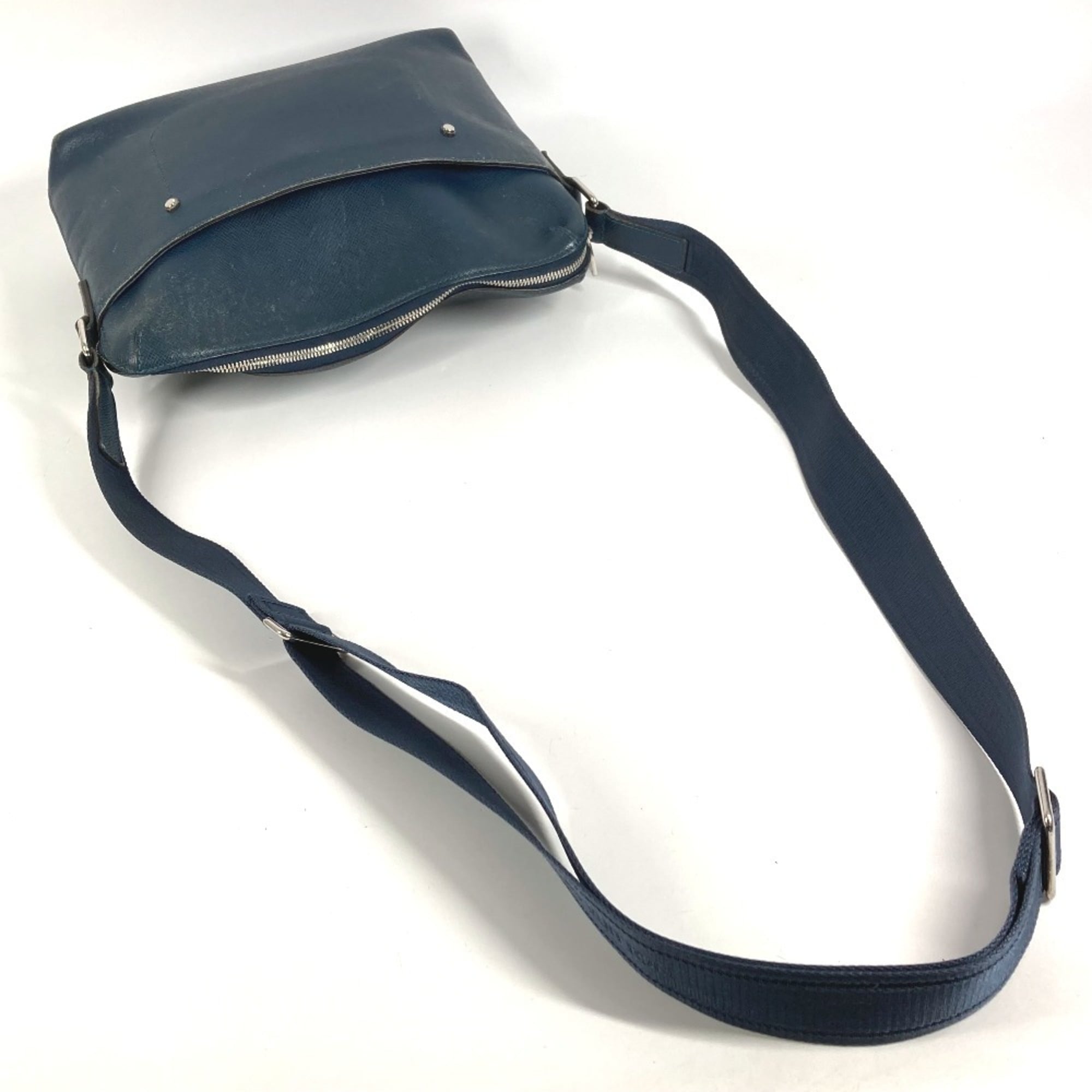 Louis Vuitton Navy Taiga Leather Leather Messenger Bag Shoulder Bag