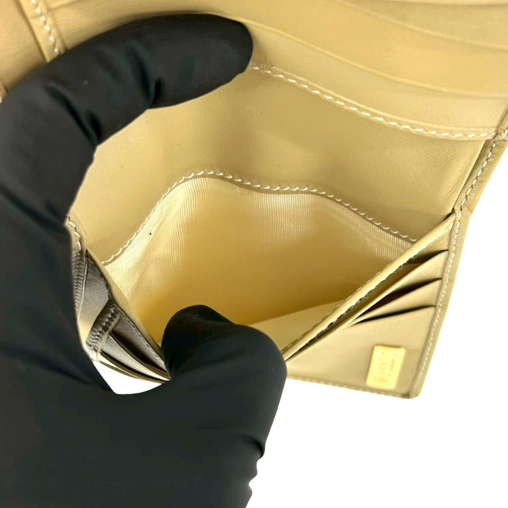 Gucci Beige Leather Wallet (Bi-Fold) (Pre-Owned)