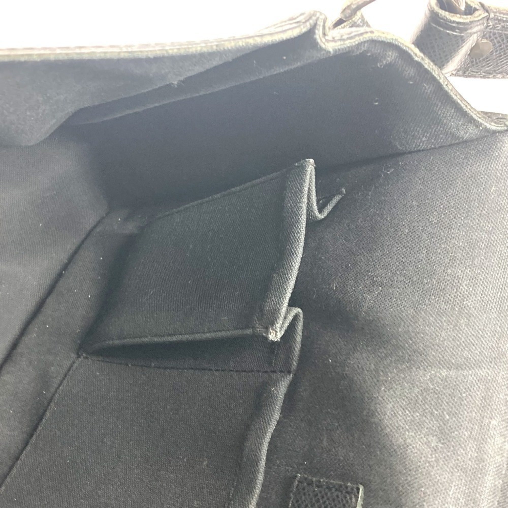 Louis Vuitton Ardoise Black Taiga Leather Shoulder Bag