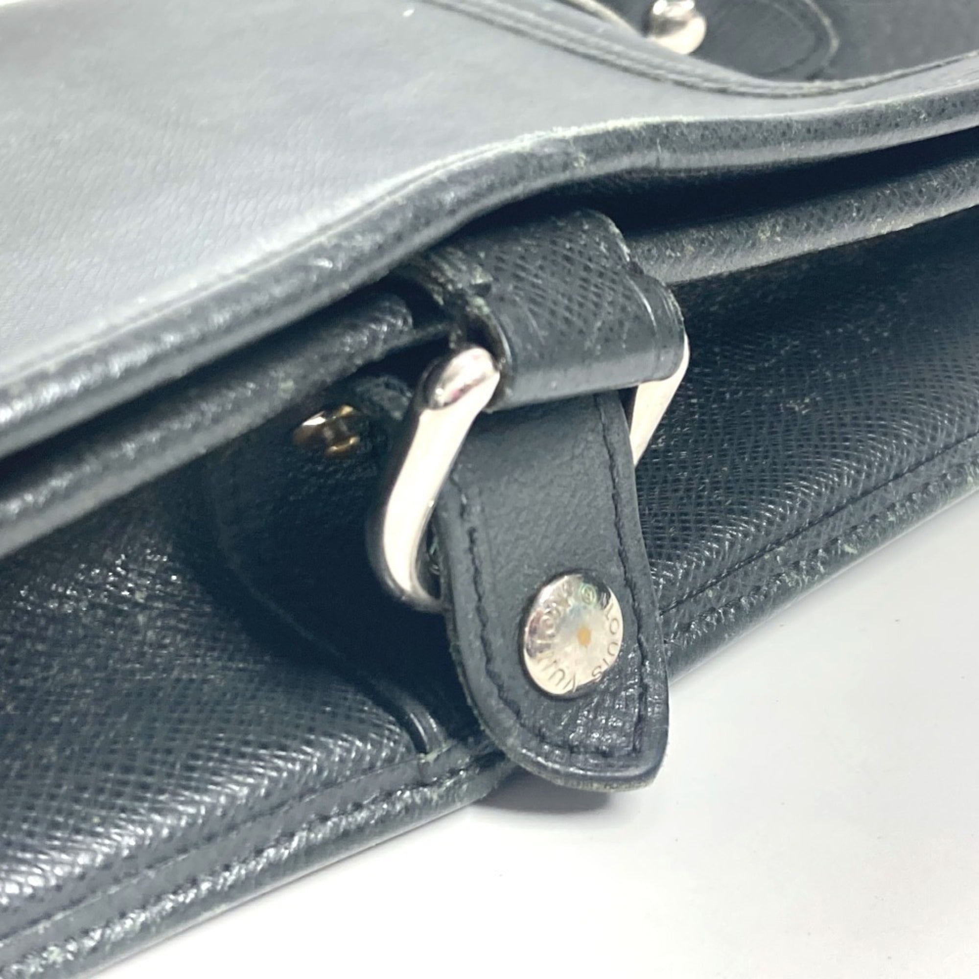Louis Vuitton Ardoise Black Taiga Leather Shoulder Bag