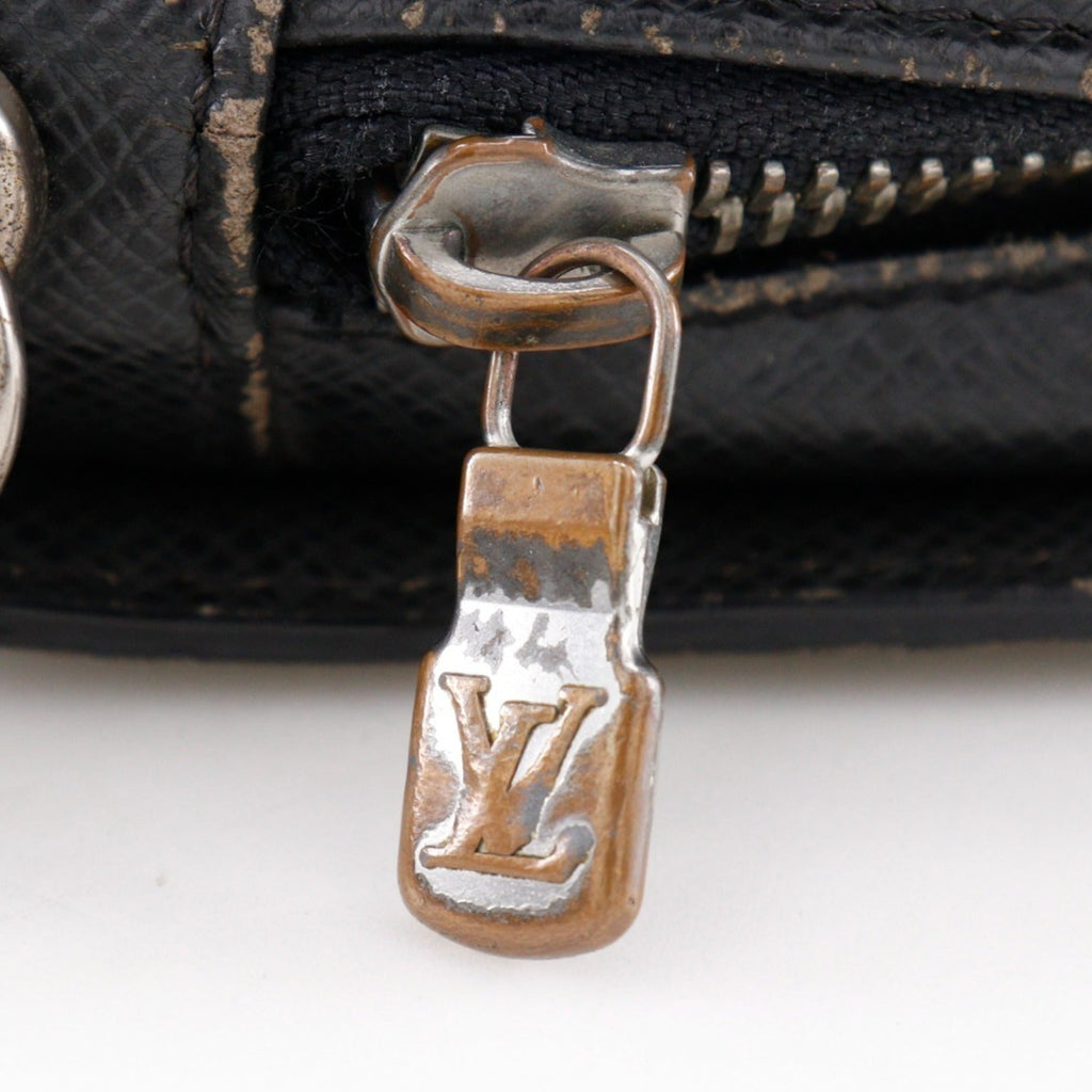 Louis Vuitton Taiga Ardoise Black Taiga Leather Handbag