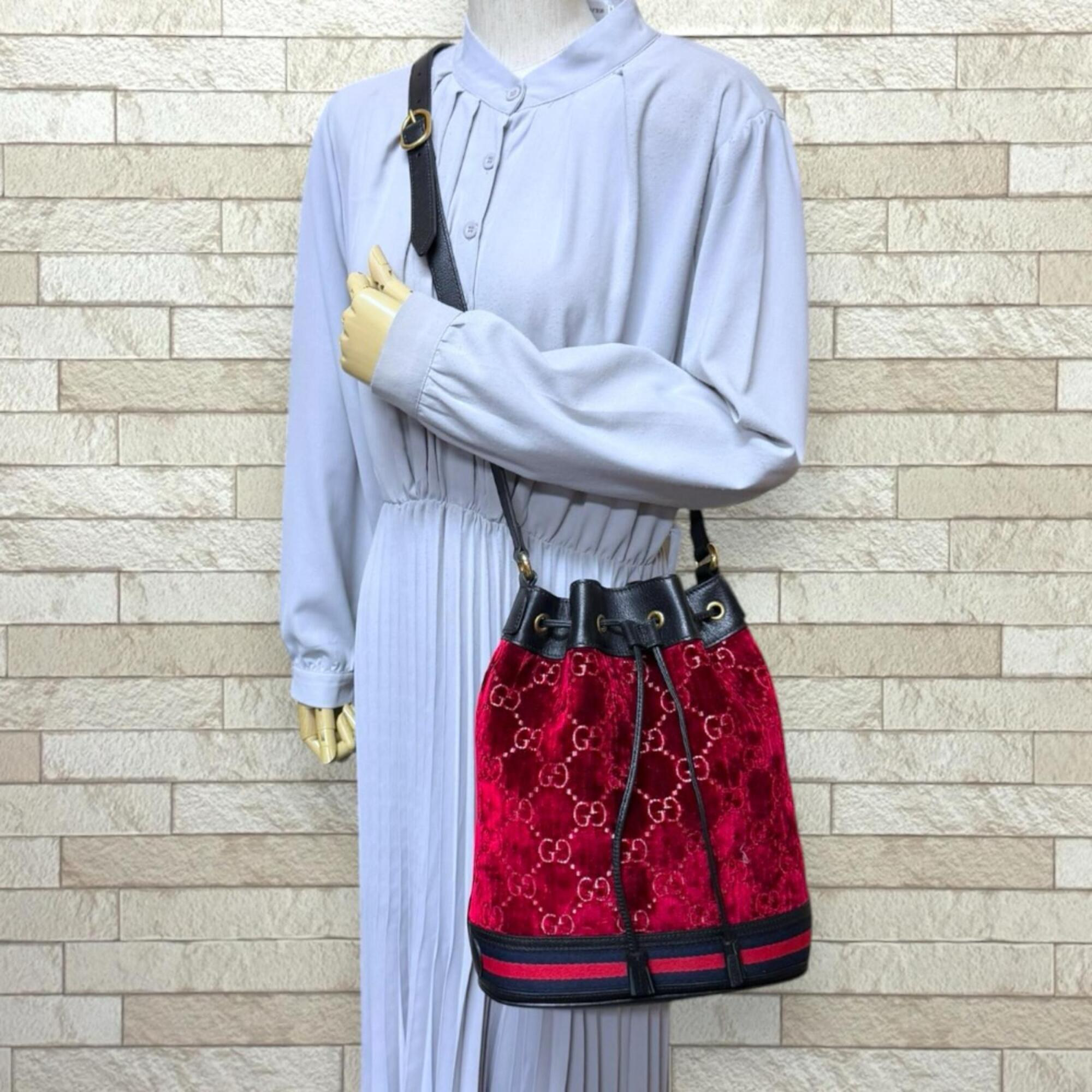Gucci Black Red Color Velvet Handbag Shoulder Bag (Pre-Owned)