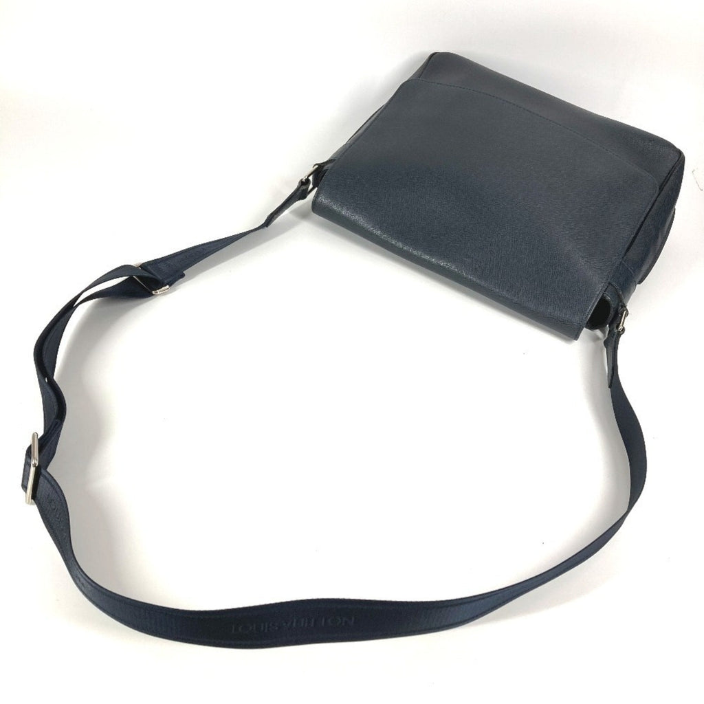 Louis Vuitton Boreal Galle Navy Taiga Leather Messenger Bag Shoulder Bag