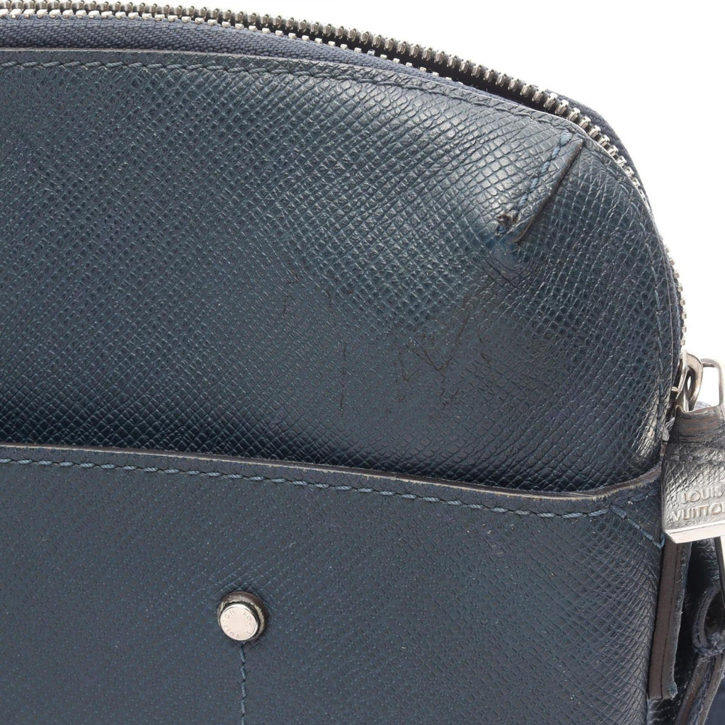 Louis Vuitton Navy Taiga Leather Leather Handbag Shoulder Bag