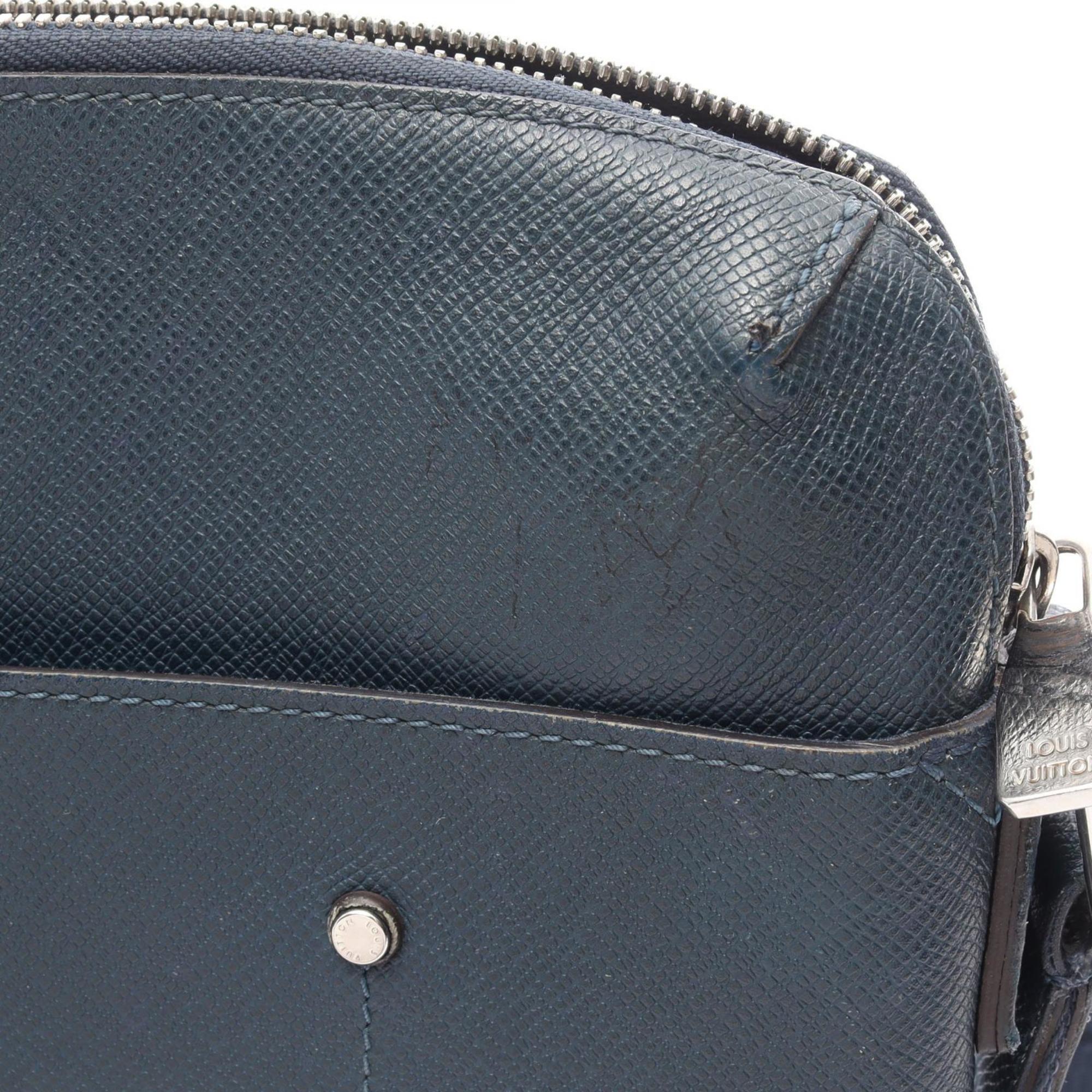 Louis Vuitton Navy Taiga Leather Leather Handbag Shoulder Bag