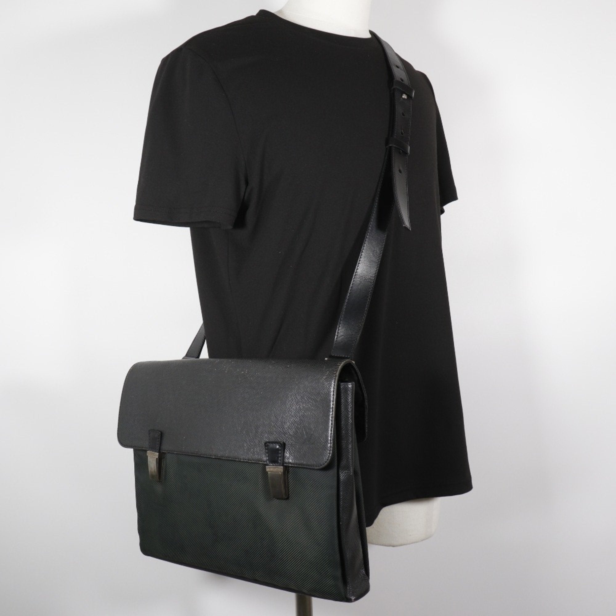 Louis Vuitton Black Noir Taiga Leather Shoulder Bag