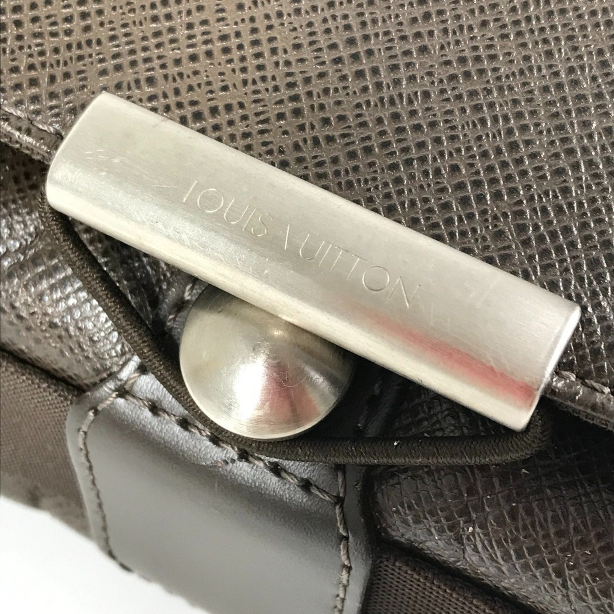 Louis Vuitton Brown Grizzly Taiga Leather Messenger Bag Shoulder Bag