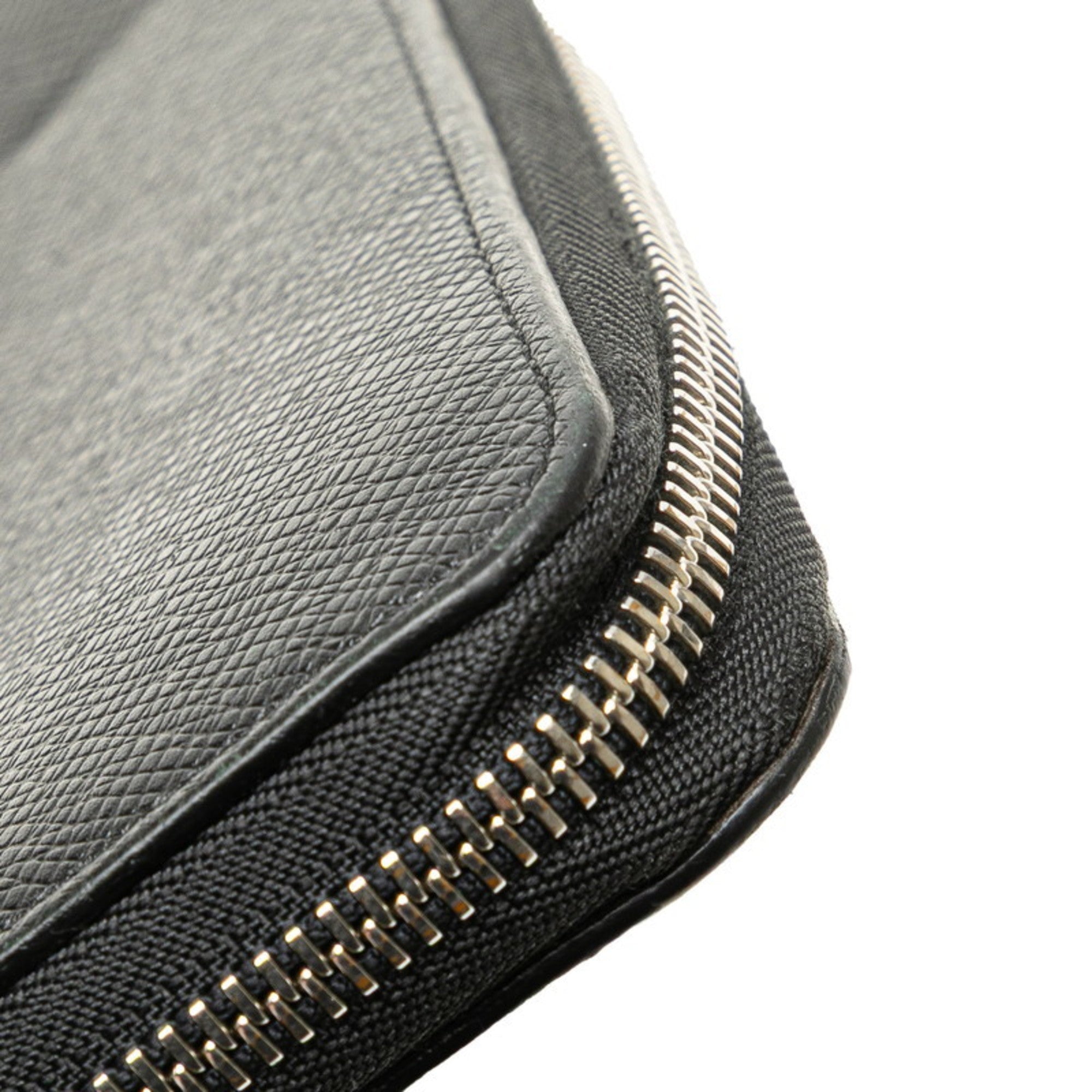 Louis Vuitton Taiga Black Noir Leather Coin Purse/Coin Case