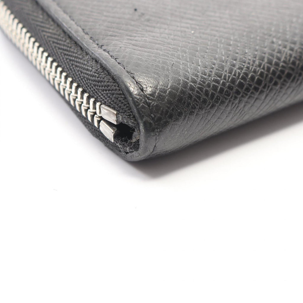 Louis Vuitton Black Taiga Leather Coin Purse/Coin Case