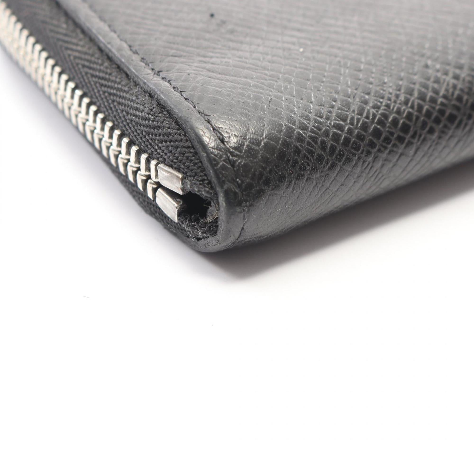 Louis Vuitton Black Taiga Leather Coin Purse/Coin Case