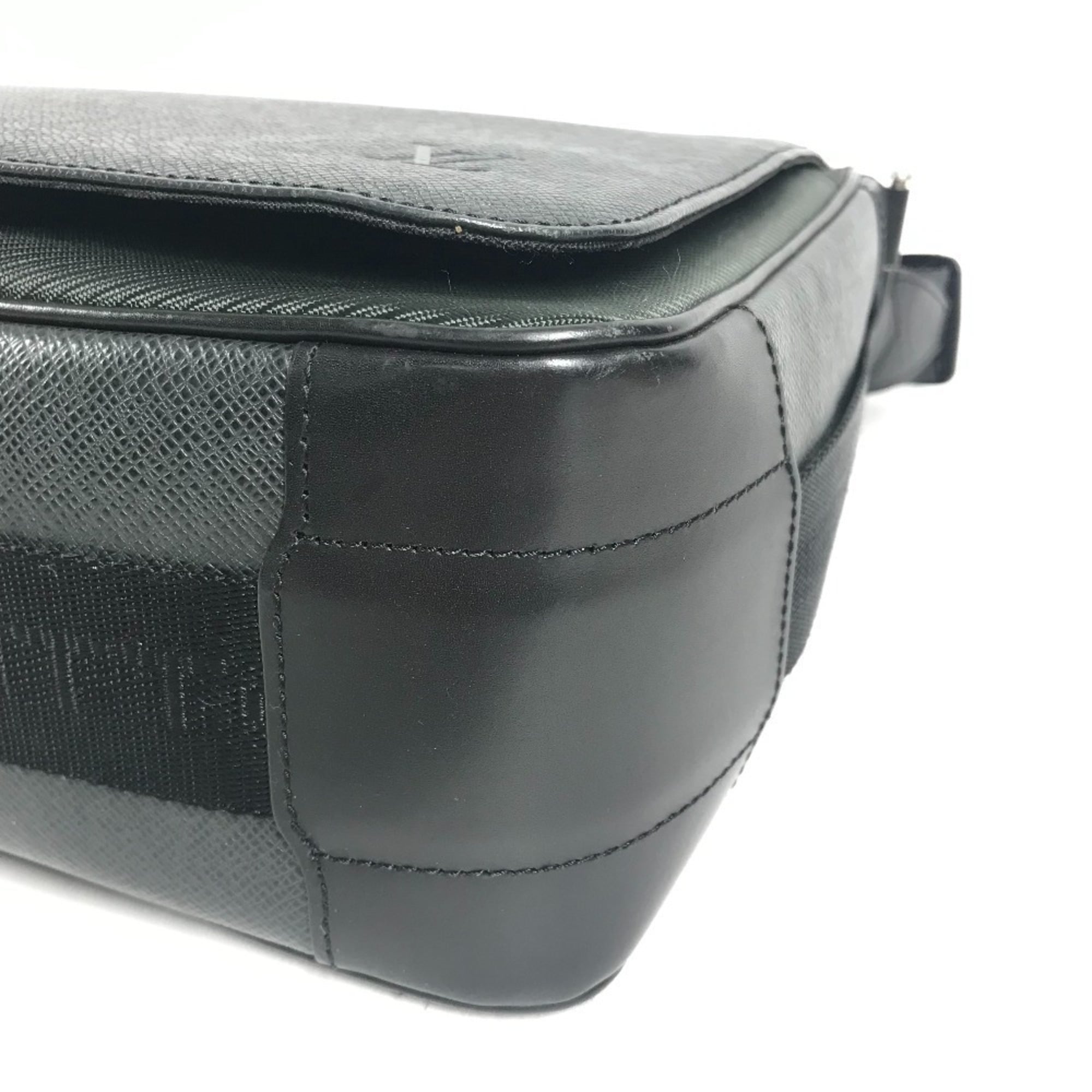 Louis Vuitton Black Khaki Taiga Leather Messenger Bag Shoulder Bag