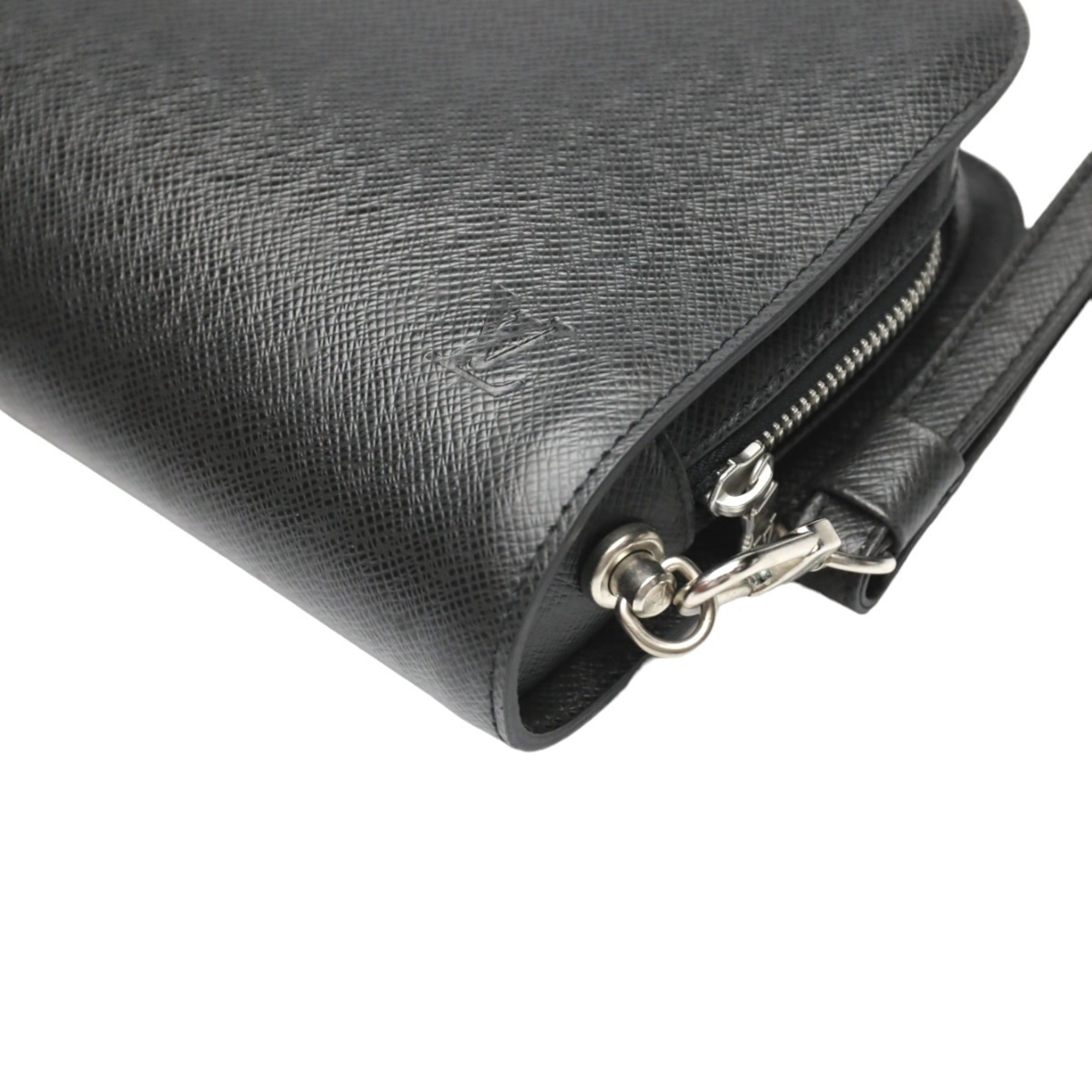 Louis Vuitton Taiga Ardoise Black Taiga Leather Handbag
