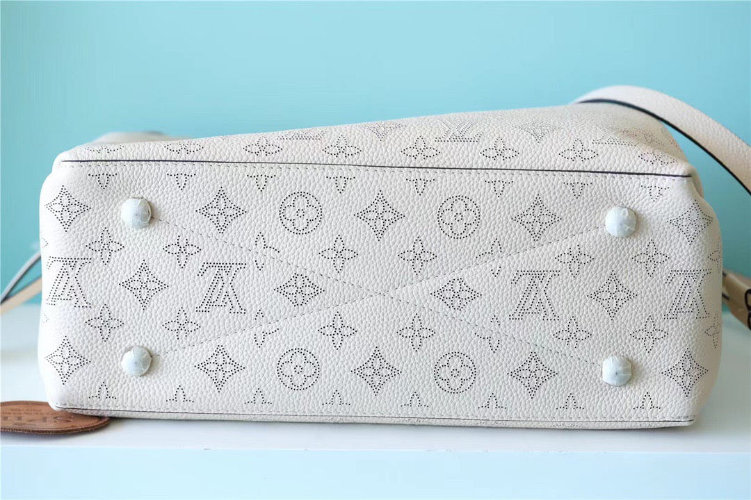 Louis Vuitton Bella Tote Mahina Creme Beige For Women,  Shoulder And Crossbody Bags 12.6in/32cm Louis Vuitton M59203