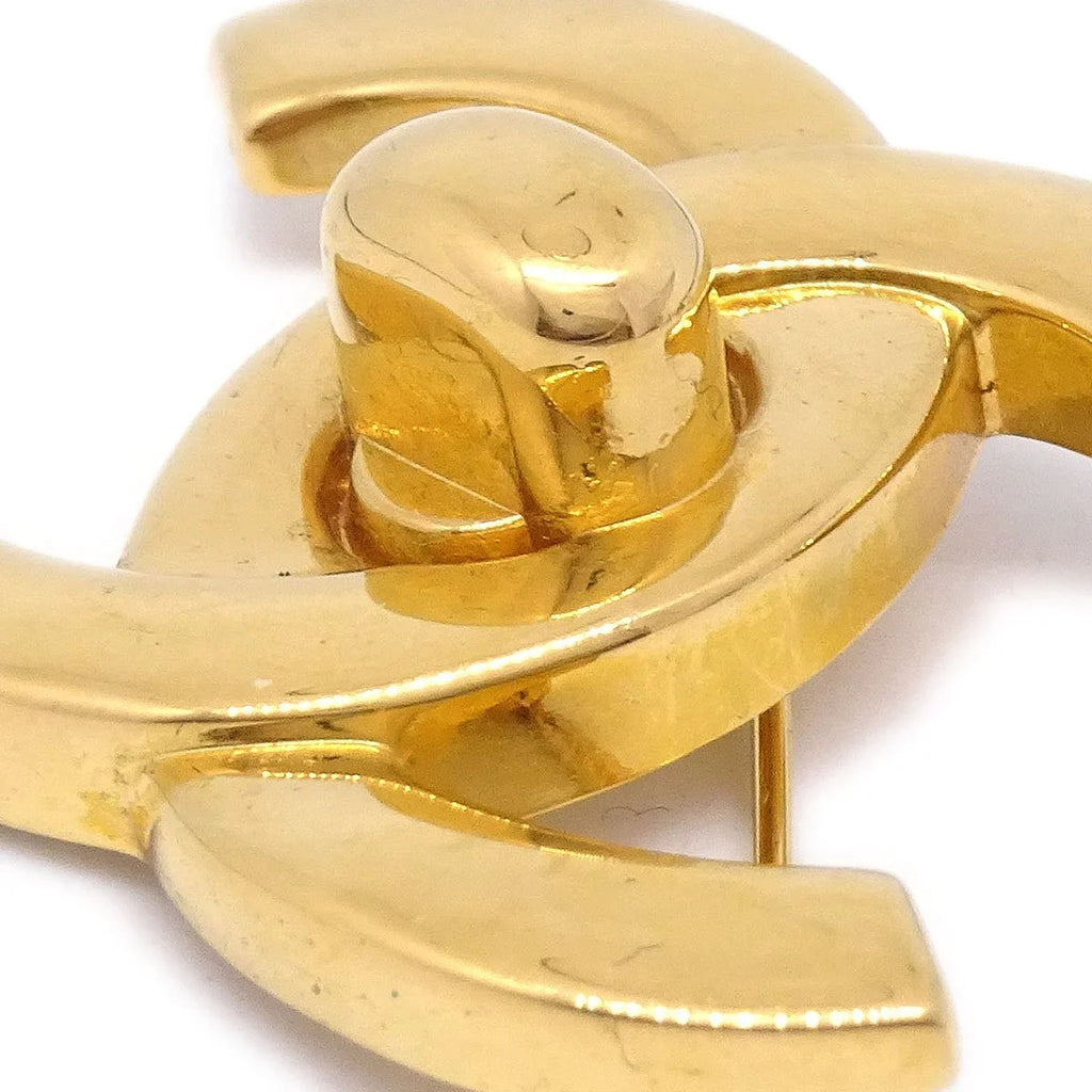 CHANEL Turnlock Brooch Gold Large 96A