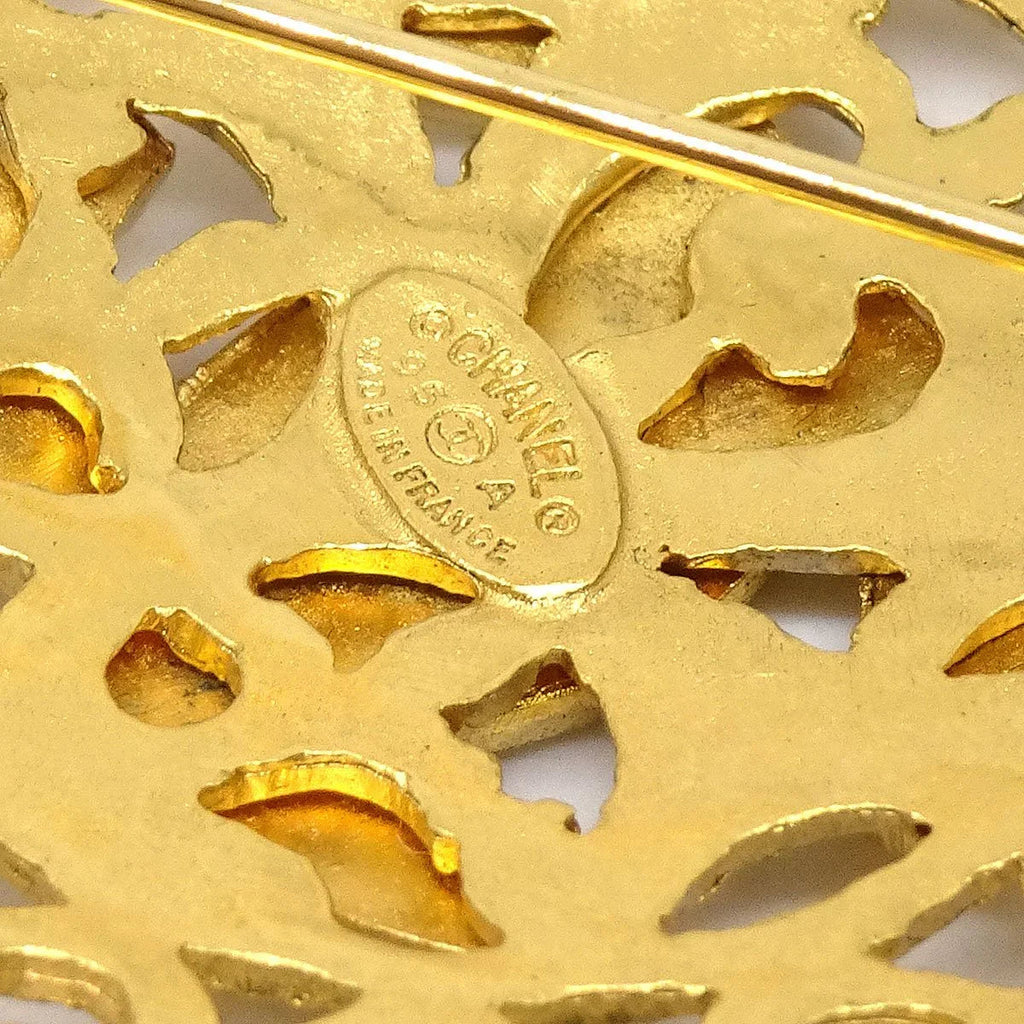 Chanel 1995 Fretwork Paisley Brooch Gold