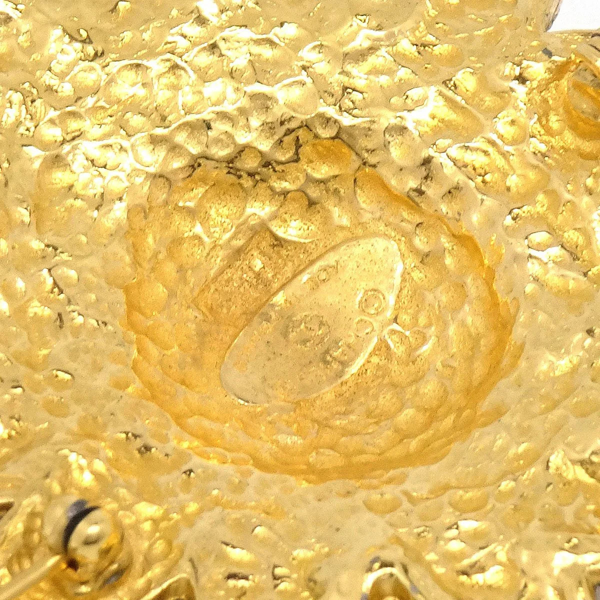 CHANEL Lion Brooch Gold