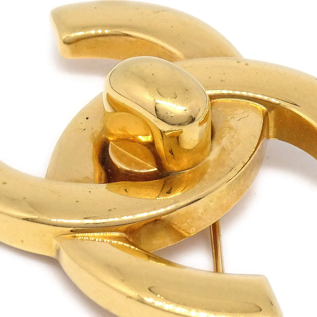 CHANEL Turnlock Brooch Gold 96P