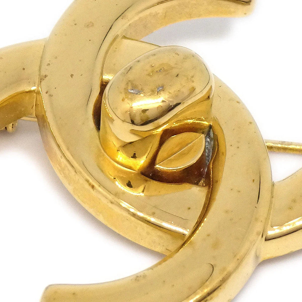 CHANEL 1996 CC Turnlock Brooch Gold 96P