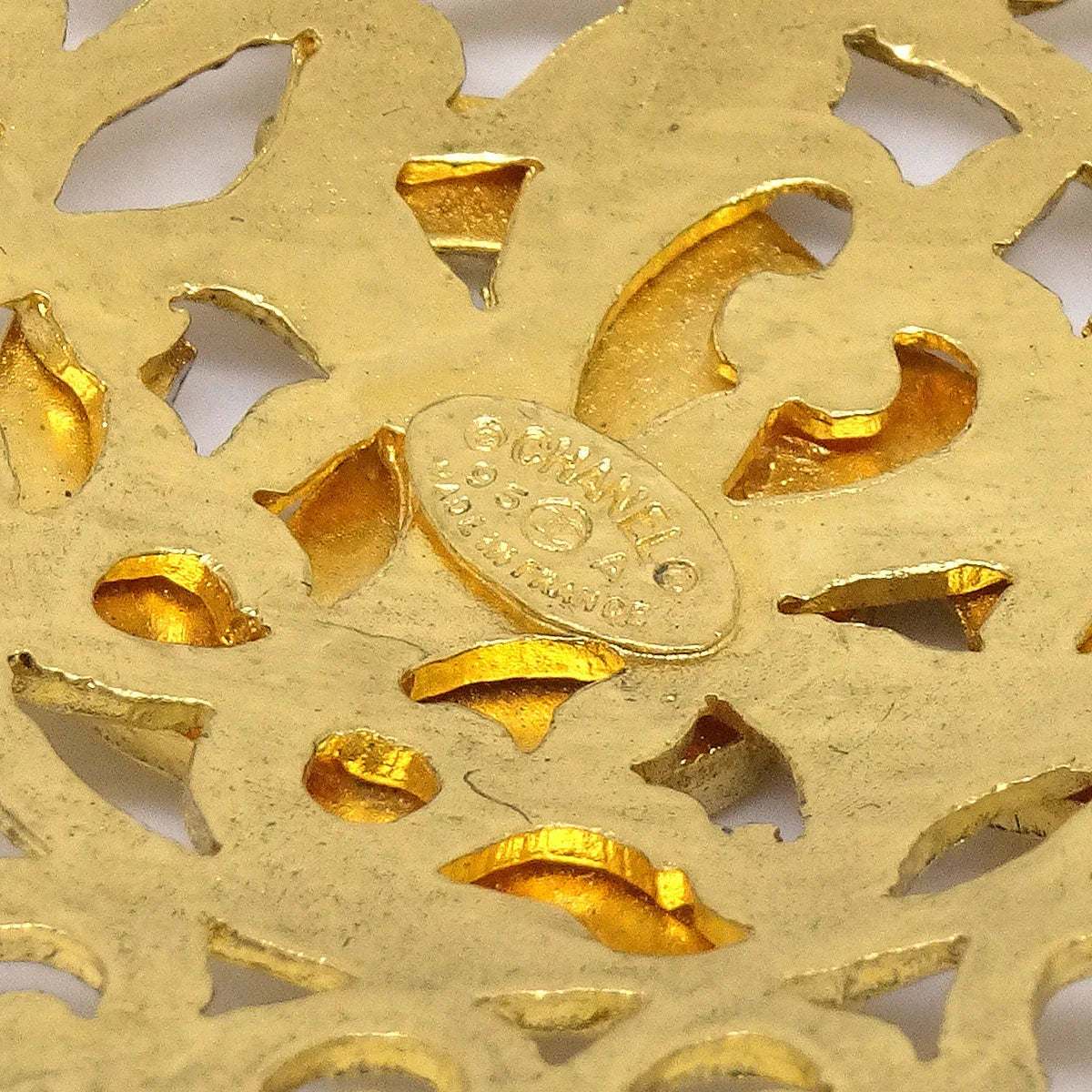 CHANEL1995 Fretwork Paisley Brooch Pin Gold 95A