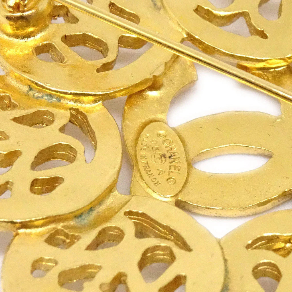 CHANEL 1995 Fretwork Paisley Floral Brooch Gold