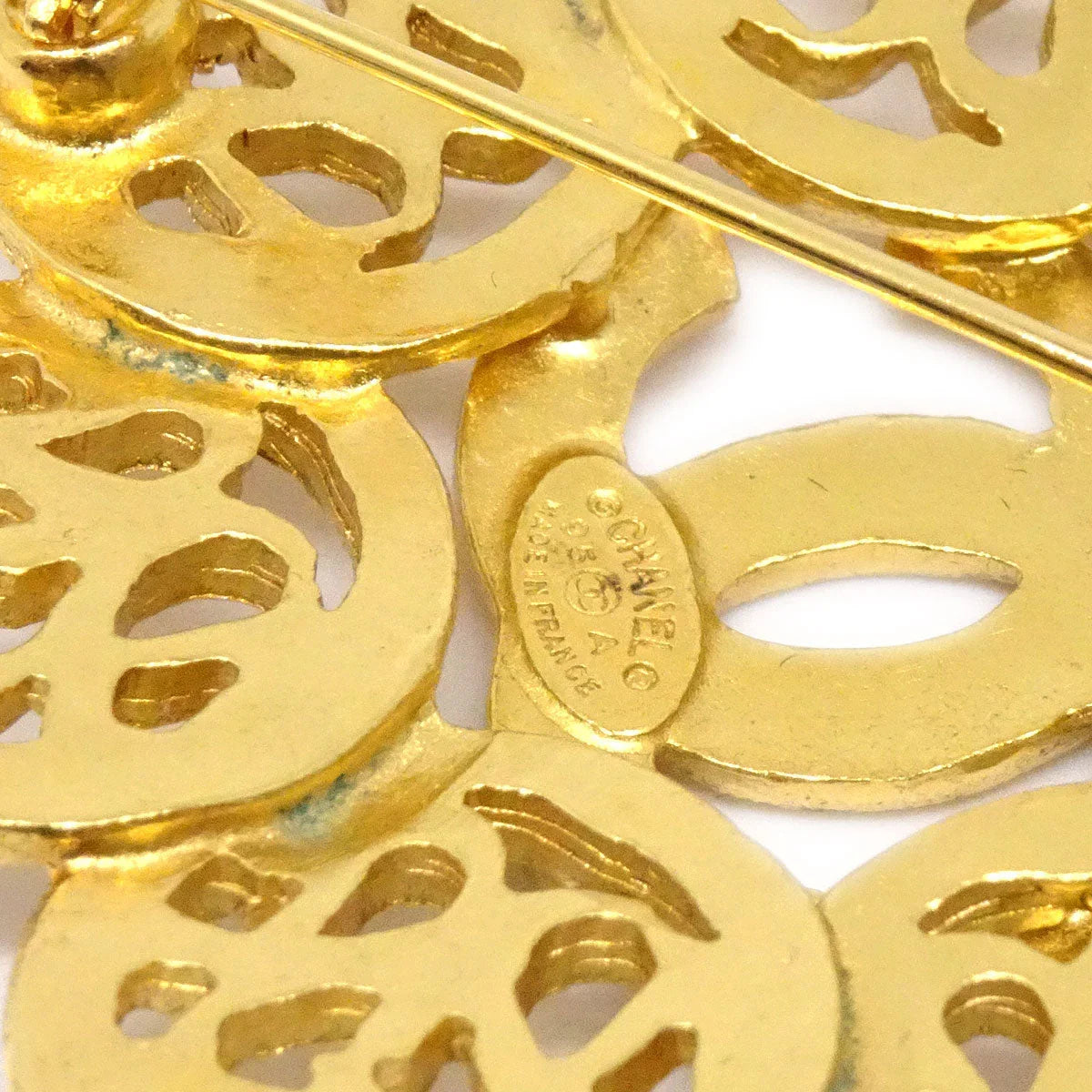 CHANEL 1995 Fretwork Paisley Floral Brooch Gold