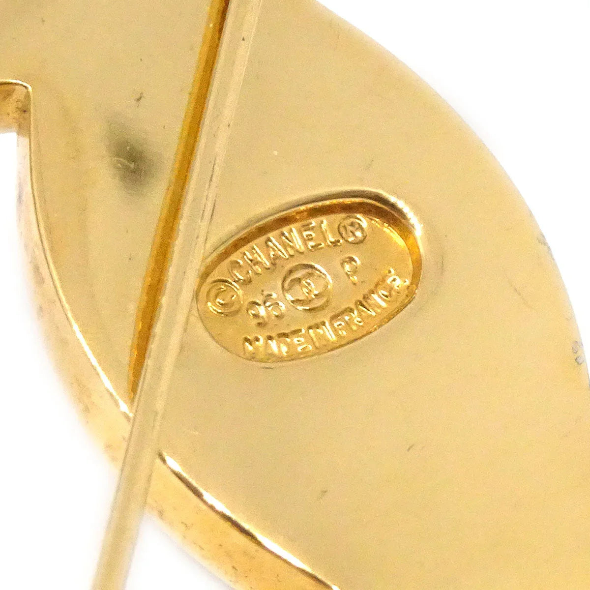CHANEL 1996 Turnlock Brooch Pin Gold Large