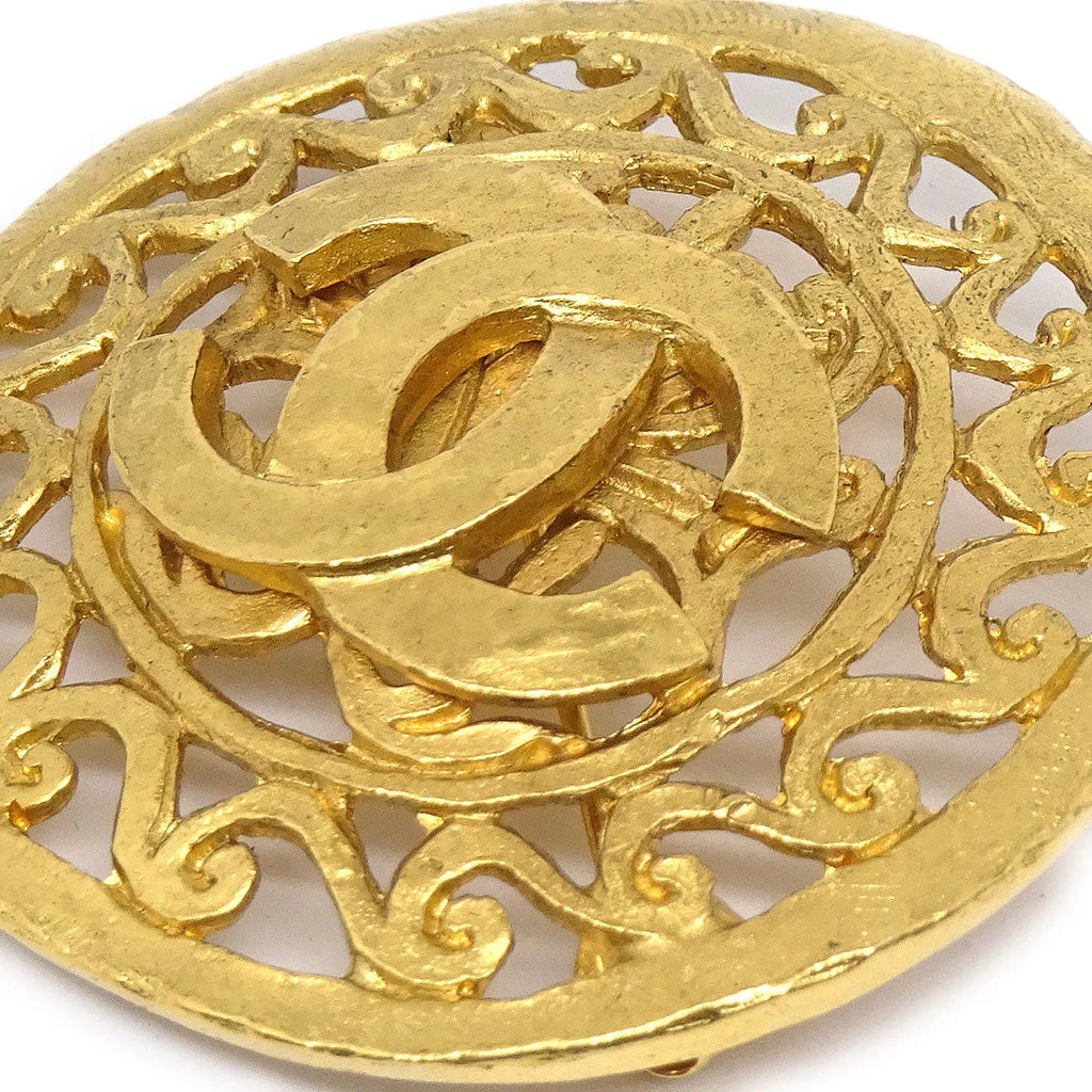 CHANEL 1995 Fretwork Paisley Brooch Gold