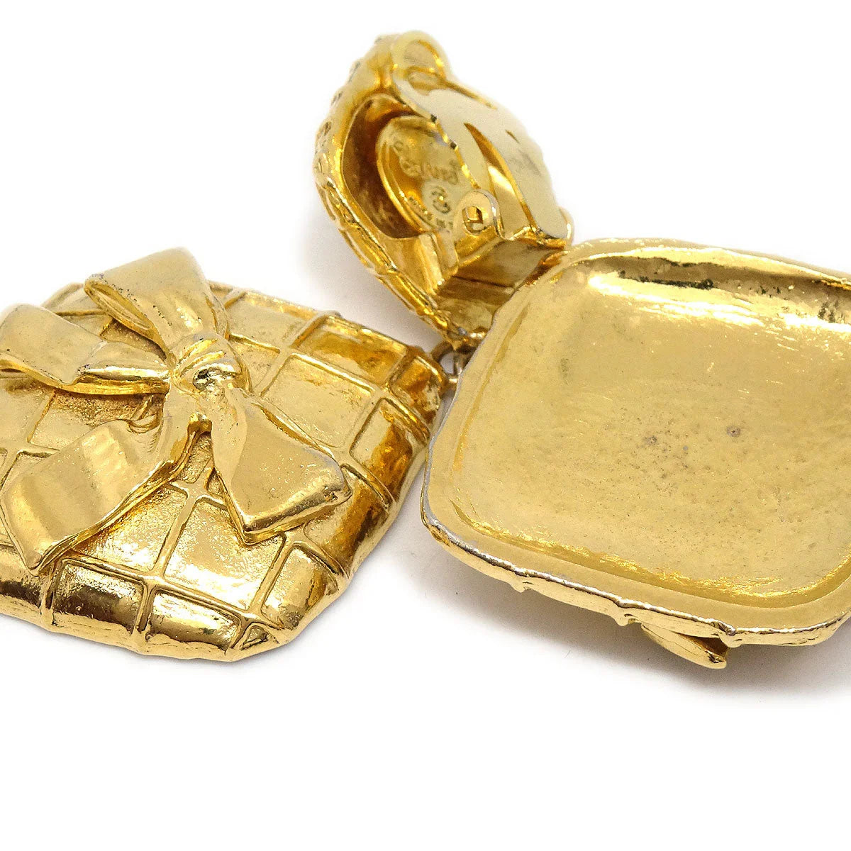Chanel 1980s Bow Dangling Earrings Clip-On Gold
