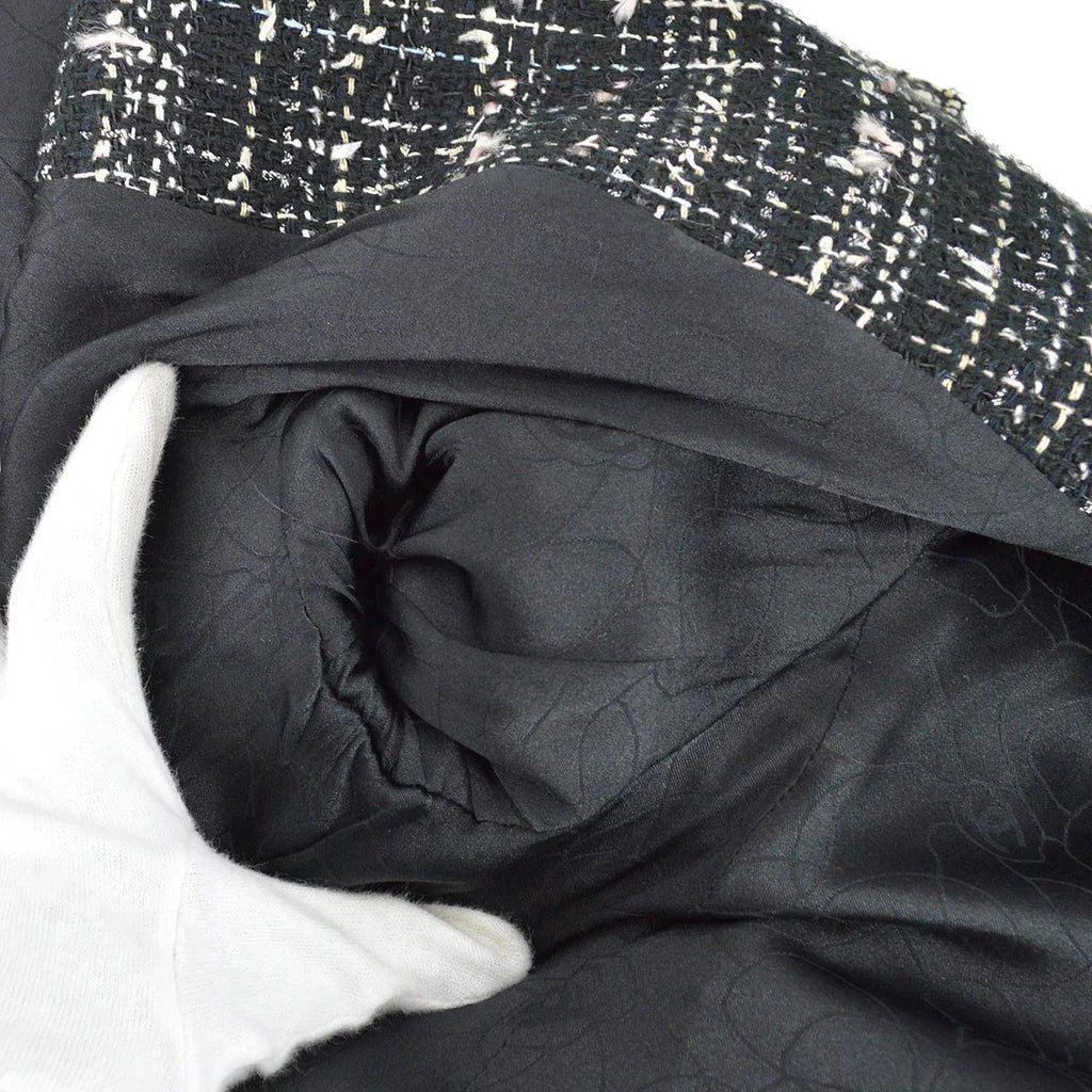 Chanel 2005 cruise crest-applique tweed coat #40