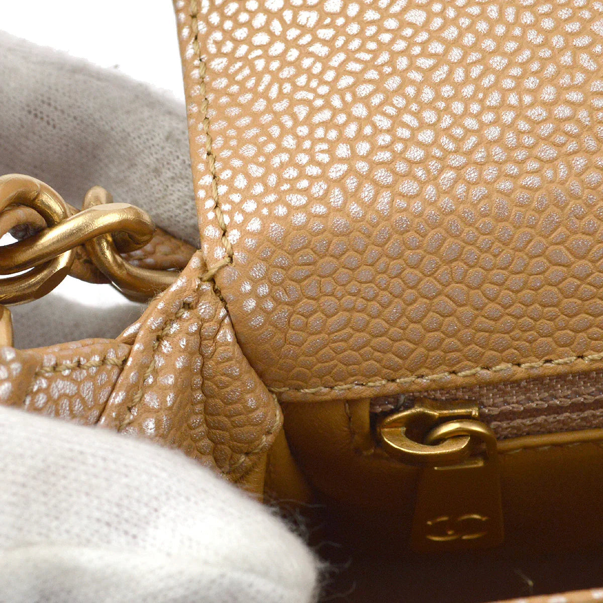 Chanel 2000-2001 Beige Caviar Chain Handbag 18