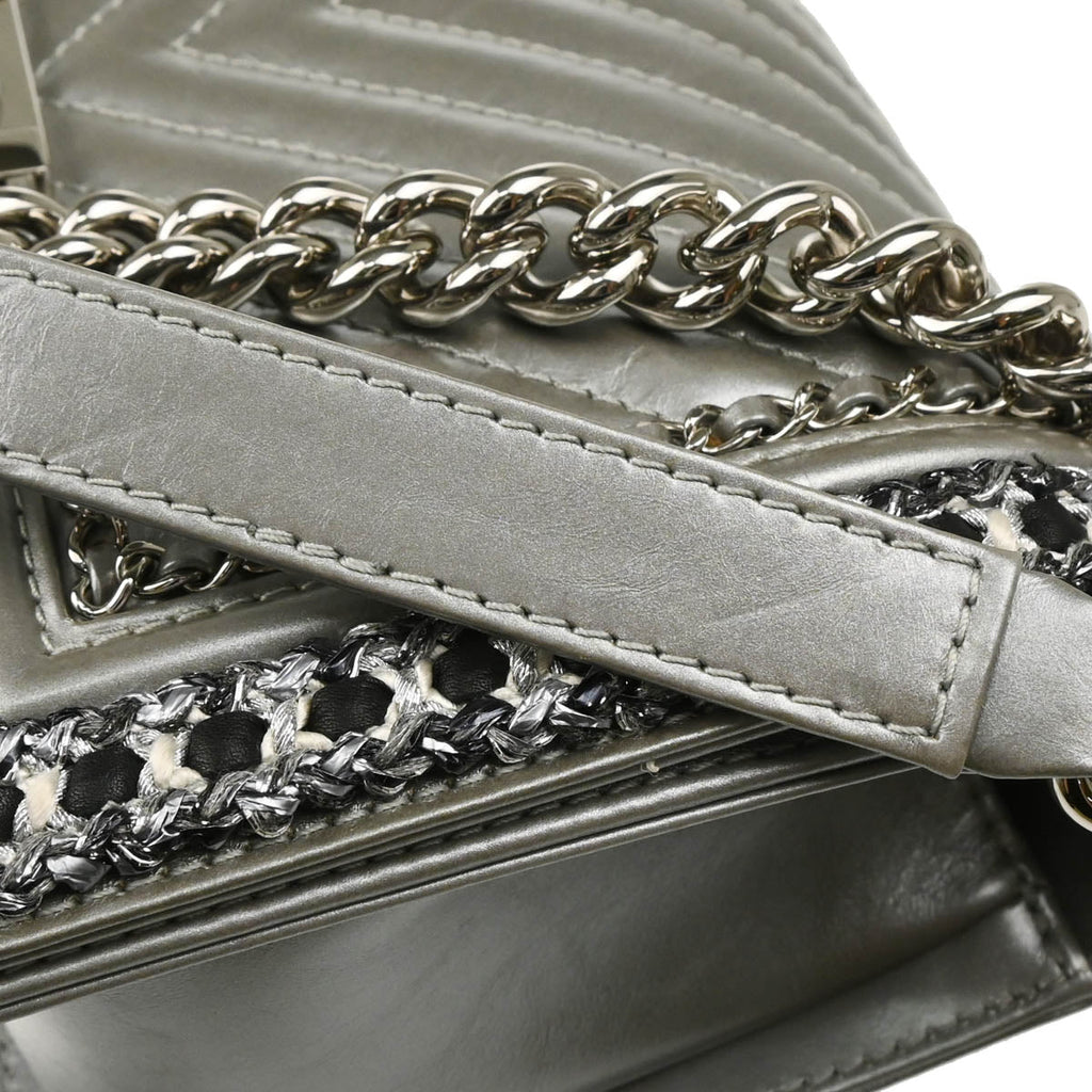 Boy Chanel 2017-2018 Silver Calfskin Medium Chevron Shoulder Bag