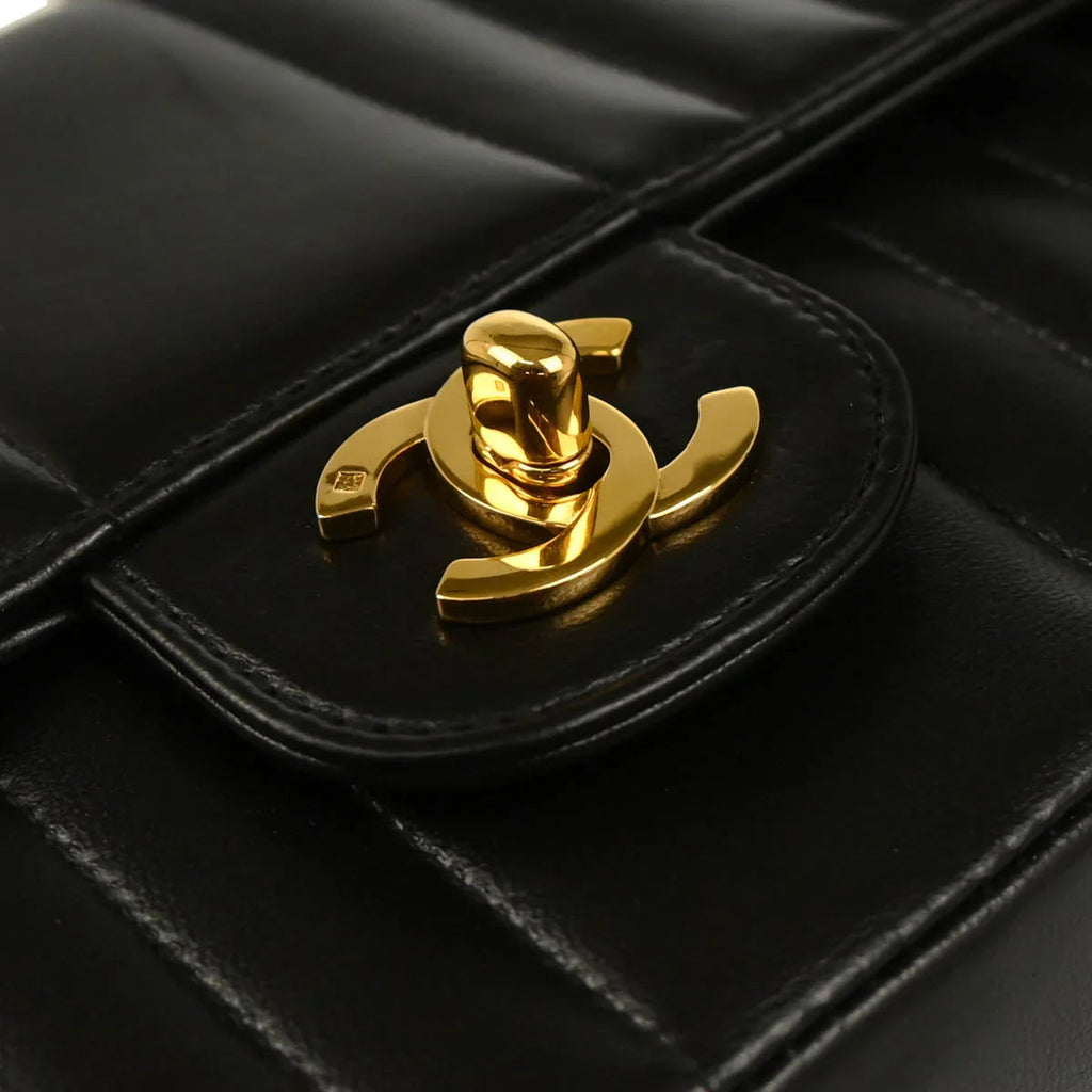 Chanel 1991-1994 Black Lambskin Vertical Stitch Single Flap Shoulder Bag