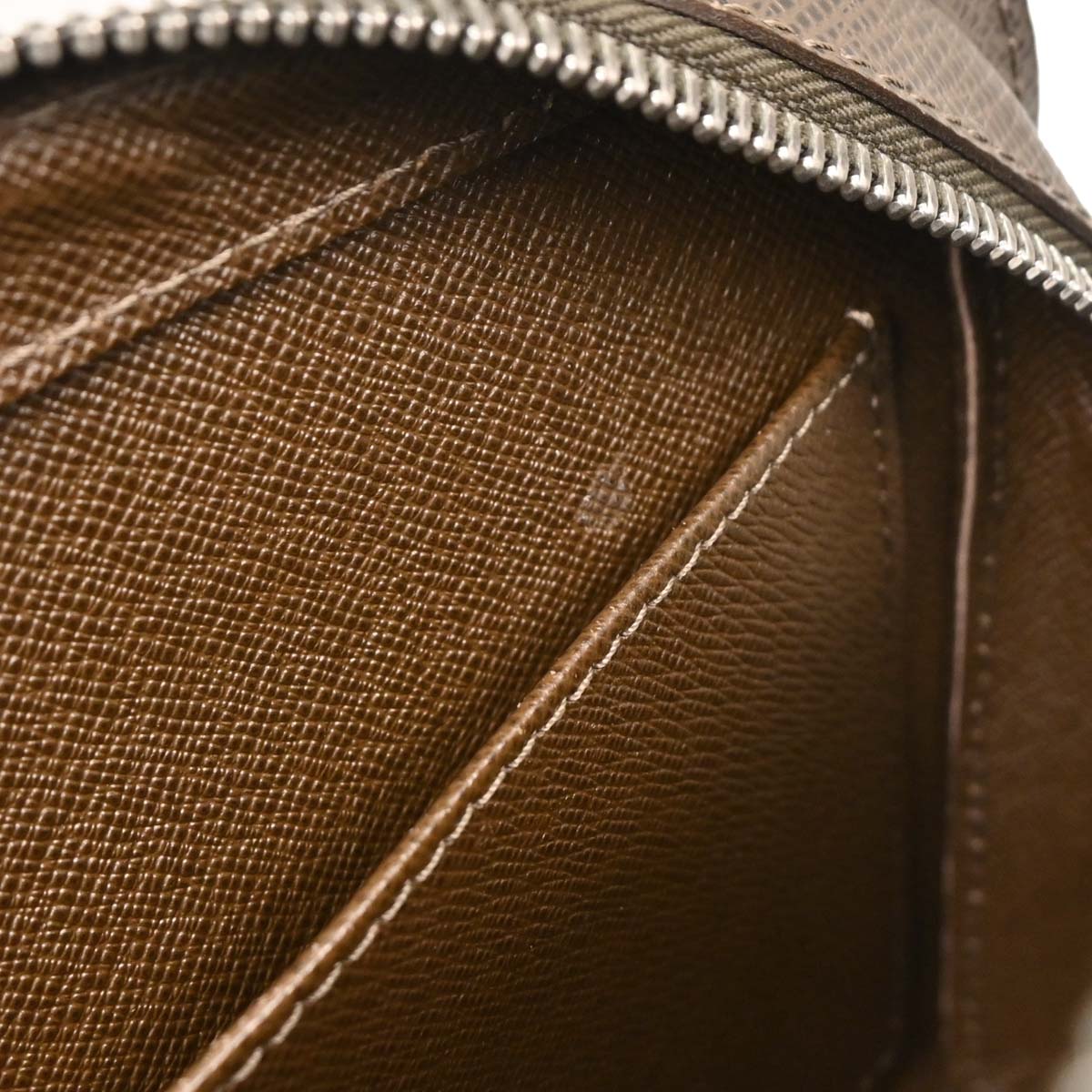 Louis Vuitton 2006 Brown Taiga Baikal Clutch Bag M30188