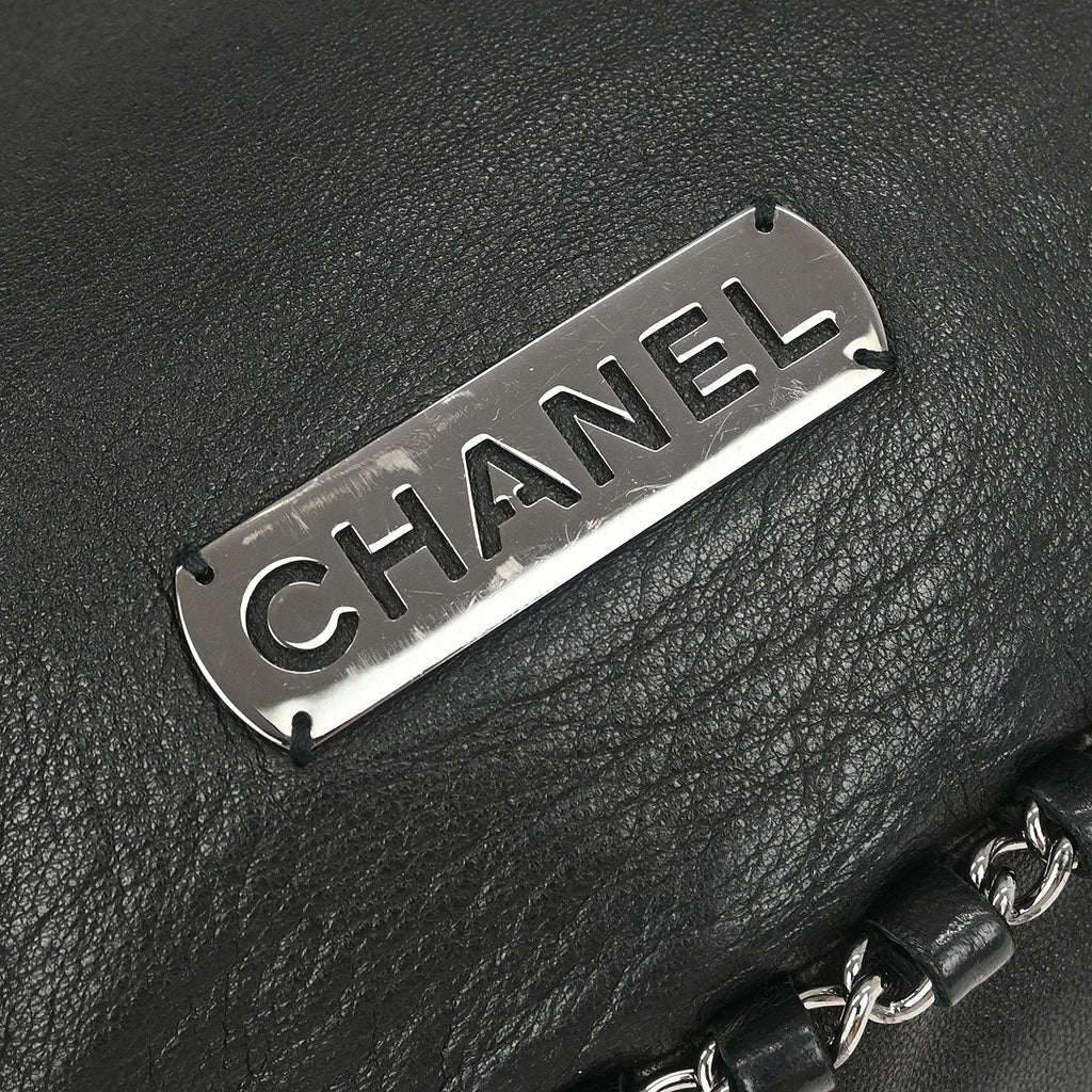 Chanel 2004-2005 Black Calfskin Around Chain Hobo Handbag