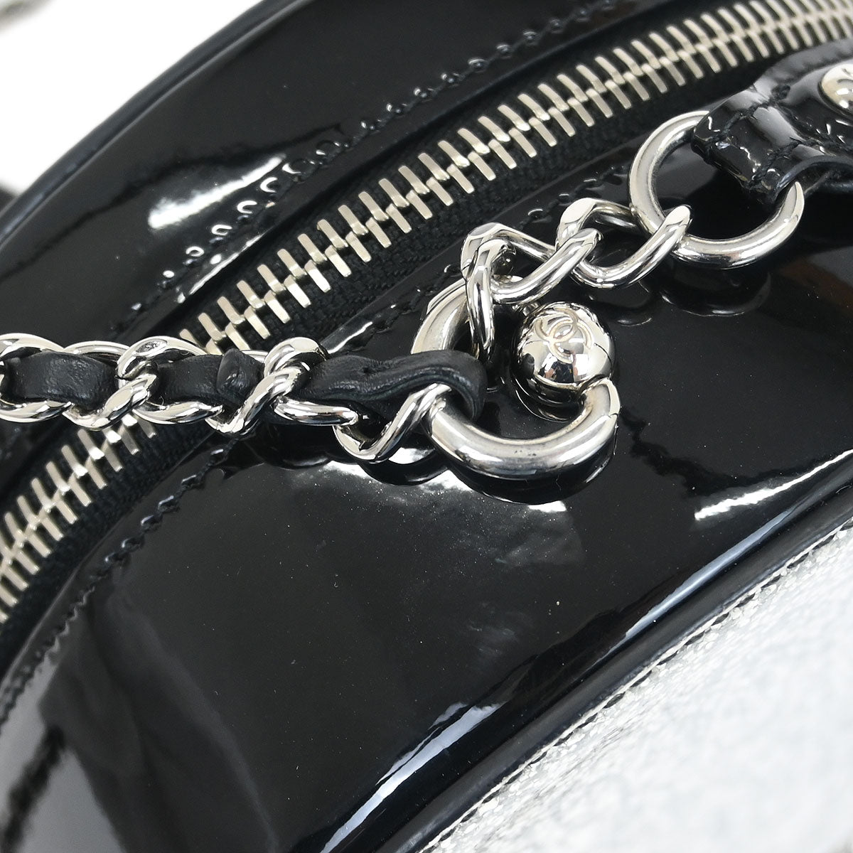 Chanel 2017-2018 Metallic Silver Patent Leather Round Chain Shoulder Bag