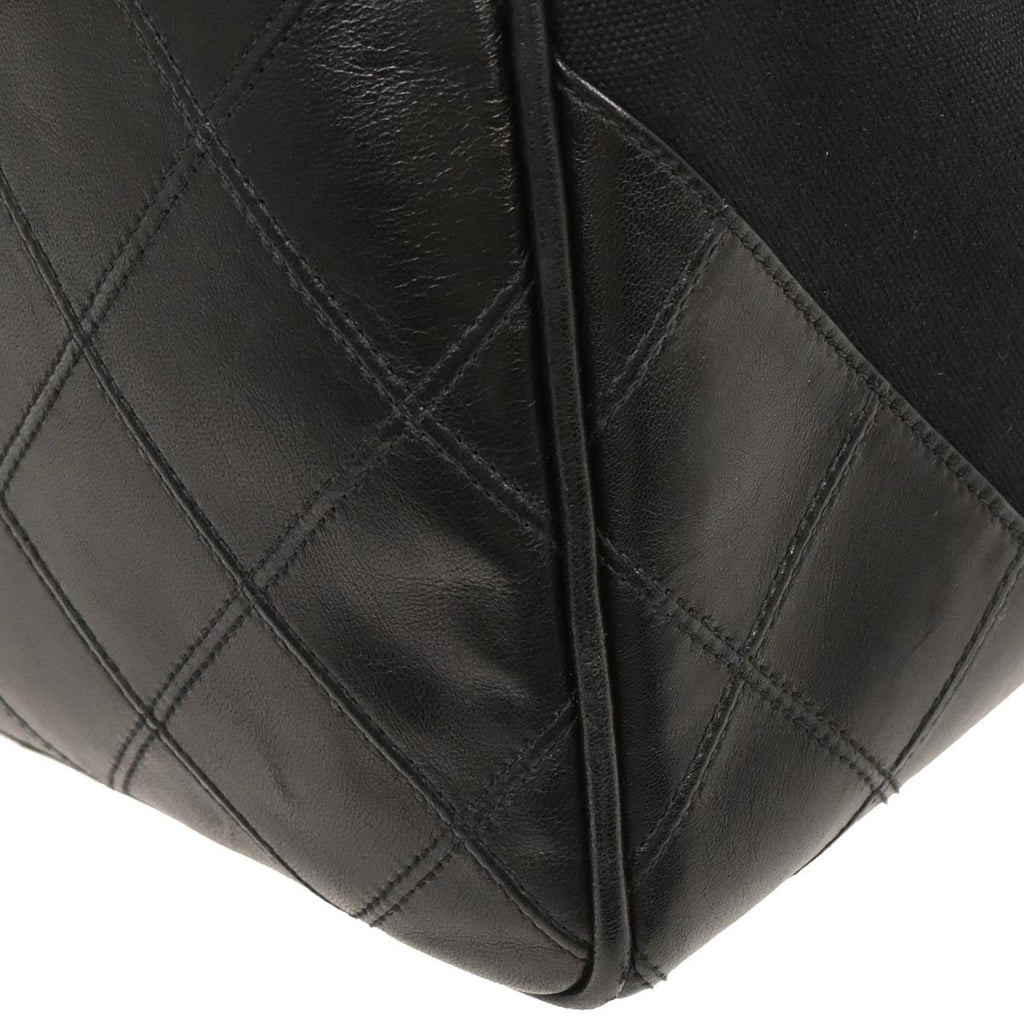 Chanel 1989-1991 Black Canvas Lambskin Bicolore 2way Shoulder Duffle Handbag